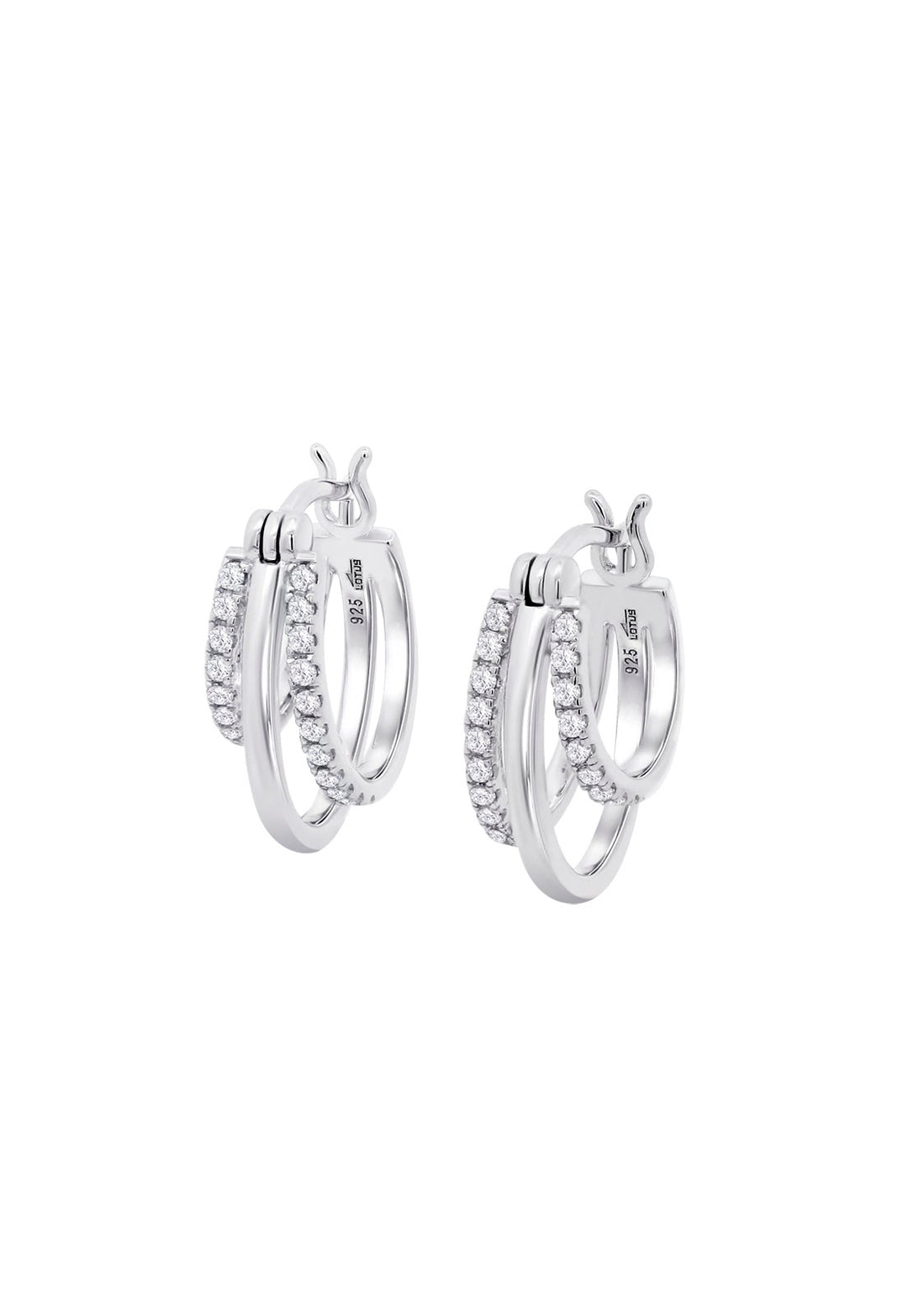 De Lotus Silver LP3883-4/1 oorbellen zijn een dames-sieraad, ontworpen in 925 sterling zilver, een materiaal van hoge kwaliteit dat garant staat voor duurzaamheid en een tijdloze glans.

Ze maken deel uit van de Pure Essential collectie van Lotus Silver, een lijn die speciaal is ontworpen voor kosmopolitische vrouwen met een eigen persoonlijkheid. Het elegante design maakt deze oorbellen de ideale accessoire om elke look te versterken – van een frisse dagelijkse stijl tot een verfijnde avondoutfit.

✔ Geslacht: Dames
✔ Merk: Lotus Silver
✔ Collectie: Pure Essential
✔ Materiaal: 925 sterling zilver

Een veelzijdig, stijlvol en elegant sieraad dat bij elke gelegenheid een vleugje verfijning toevoegt.
