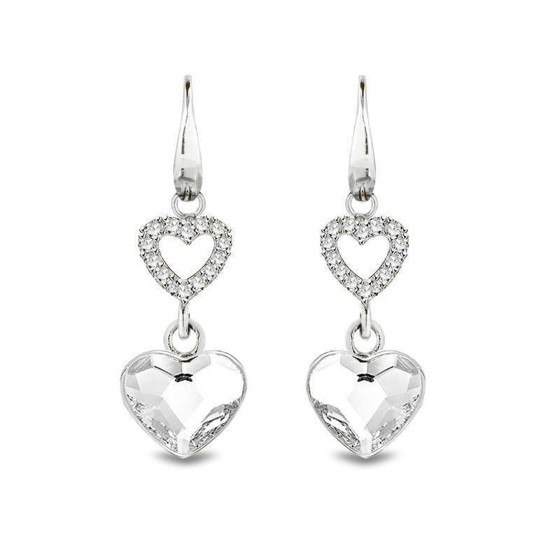 De Spark Oorbellen KC280810C zijn elegante hoepeloorbellen die elke outfit stijlvol aanvullen. Deze sieraden verfraaien zowel casual als chique looks. Draag ze als een statementaccessoire met een opgestoken kapsel of een stijlvolle knot om de aandacht naar jouw stralende gezicht te trekken. Perfect voor zowel dagelijkse als speciale gelegenheden. Voeg deze veelzijdige juweeltjes toe aan je collectie!