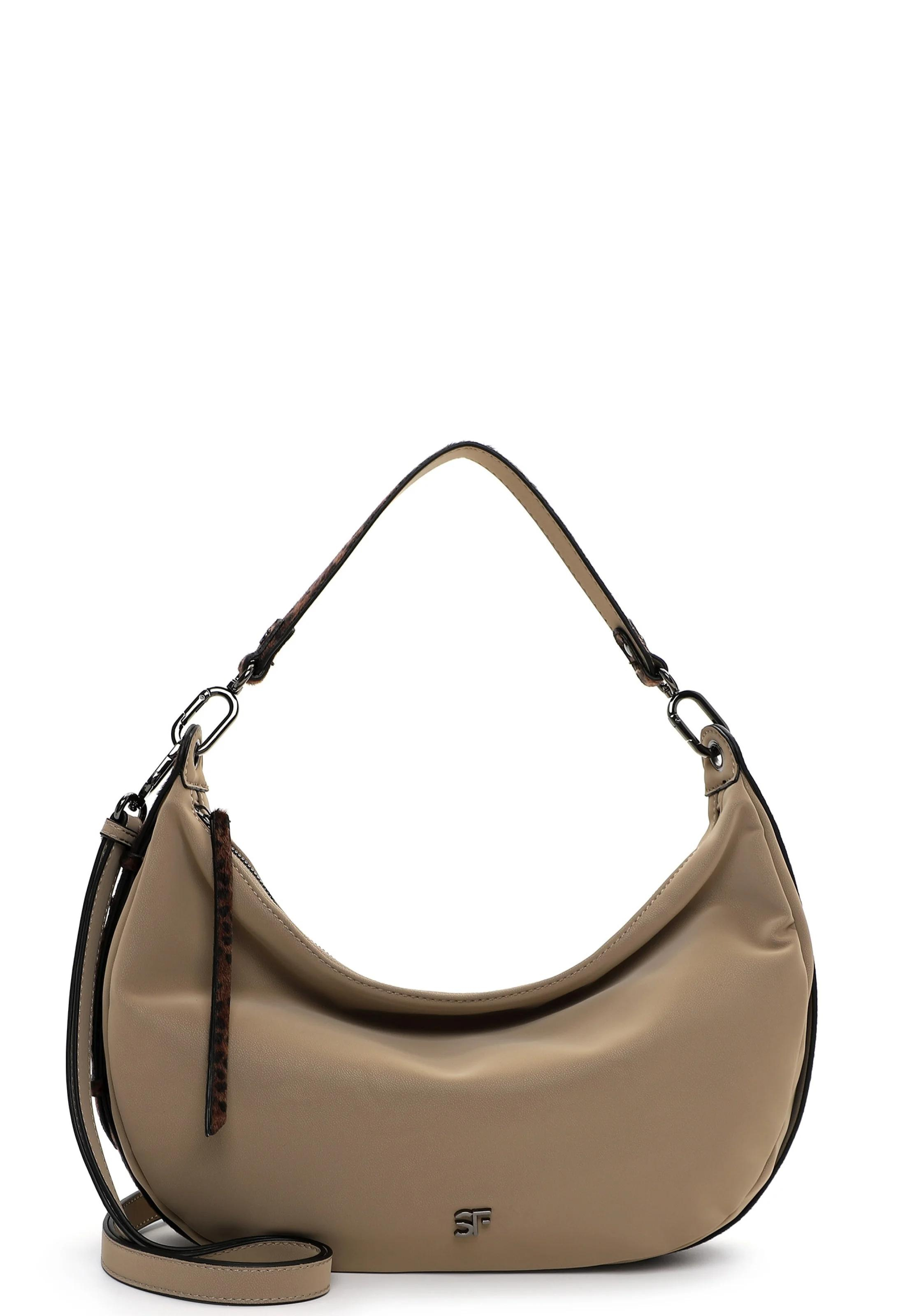 SFY Sammy Medium Hobo Bag – Stijlvolle en Praktische Handtas van Fijn Synthetisch Materiaal

Ben jij op zoek naar een stijlvolle en praktische handtas voor dagelijks gebruik? De SFY Sammy medium Hobo Bag combineert mode, comfort en functionaliteit in één elegant ontwerp. Deze prachtige schoudertas is vervaardigd uit hoogwaardig synthetisch materiaal met een echte leerlook, wat zorgt voor een luxe uitstraling zonder dierlijke bestanddelen.

Kenmerken:

Trendy & veelzijdig ontwerp: De tas heeft een subtiele patroonmix en stijlvolle Single Lettering-details, waardoor hij bij elke outfit past – of je nu naar je werk gaat, een dagje gaat shoppen of een avondje uit plant.

Praktische indeling: Met een ruim hoofdvak, een binnenvak met rits, een extra binnenvak én een handig achtervak met rits biedt deze tas voldoende ruimte voor al je dagelijkse essentials zoals je telefoon, portemonnee en sleutels.

Comfortabel in gebruik: Dankzij de zachte feel en het lichte synthetische materiaal is deze tas erg prettig te dragen. Draag hem stijlvol over je schouder met het comfortabele handvat.

Duurzaam & diervriendelijk: De tas bevat geen dierlijke bestanddelen en is dus een bewuste keuze voor modebewuste vrouwen.

Of je nu houdt van een klassieke, moderne, elegante of casual stijl, met de SFY Sammy medium pouch straal je altijd zelfvertrouwen en stijl uit. Deze tas wordt ongetwijfeld jouw nieuwe favoriete accessoire.

Artikelnummer: 16762900
EAN/GTIN: 4056185234934
Afmetingen (LxBxH): 9 x 39 x 24 cm
Materiaal: Fijn synthetisch materiaal
Draagtype: Over de schouder
Sluiting: Rits
Compartimenten: Hoofdcompartiment, binnenvak met rits, extra binnenvak en achtervak met rits
Dierlijke bestanddelen: Geen