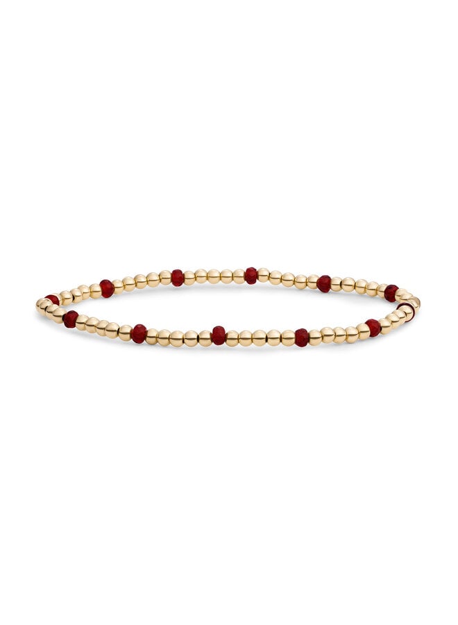 De Sparkling Jewels armband "Reverse Roundel Ruby Quartz Goudkleurig" (modelnummer SBG-GEM50-MIX-FCTRDL) is een elegante armband met goudkleurige en robijnkwarts elementen. Draag het solo voor een subtiele look of combineer met andere armbanden voor een trendy stacked effect. Perfect voor zowel dagelijkse outfits als chique gelegenheden. Categorie: Sieraad. Type: Armband.
