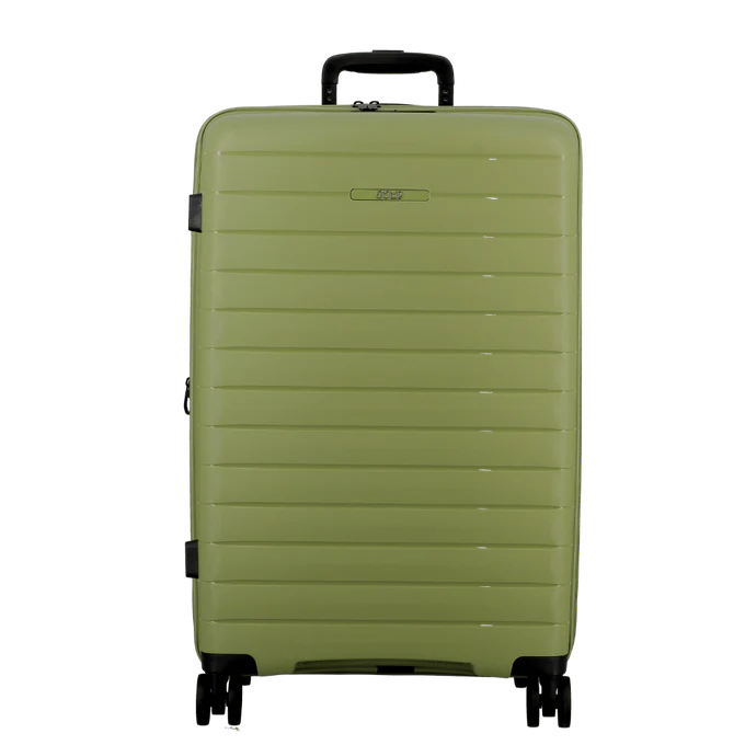 Jump Striper 68cm Koffer – Vert – Ruime en Stijlvolle Reiskoffer met 4 Wielen

Reis stijlvol én georganiseerd met de Jump Striper 68cm in Vert. Deze moderne, middelgrote reiskoffer combineert gebruiksgemak met een strak design. Met een ruim hoofdcompartiment, praktische opbergmogelijkheden en soepele wielen is deze koffer de perfecte metgezel voor vakanties, citytrips of zakenreizen.

Kenmerken van de Jump Striper 68cm Vert:

 Ruim hoofdvak met inpakriemen
Houd je bagage netjes op z’n plaats dankzij de verstelbare inpakriemen. Het extra gesloten ritsvak is ideaal voor het scheiden van kleding, schoenen of accessoires.

 Vier multidirectionele wielen
Voorzien van 4 360° draaibare wielen, waardoor je de koffer moeiteloos in elke richting kunt verplaatsen – soepel, stil en zonder gedoe.

 Uitschuifbare trekstang & stevig handvat
De telescopische trekstang maakt het gemakkelijk om de koffer comfortabel met je mee te rollen. Daarnaast is hij voorzien van een stevig handvat voor tillen op korte afstand.

 Lichtgewicht & uitbreidbaar
Met een gewicht van slechts 3,5 kg en een inhoud van 64 tot 74 liter dankzij de uitbreidbare diepte, biedt deze blauwe koffer veel ruimte zonder zwaar te zijn.

Productdetails

Merk: Jump

Model: Striper

Kleur: Vert (Olive)

Afmetingen: 68 x 43 x 25/29 cm

Inhoud: 64 – 74 liter

Gewicht: 3,5 kg

Wielen: 4 multidirectioneel roterende wielen

Sluiting: Rits

Trekstang: Uitschuifbaar, met verstelbare standen

Materiaal: Duurzaam en lichtgewicht hard materiaal

Gebruik: Ideaal voor vakanties, stedentrips en korte reizen

Waarom kiezen voor de Jump Striper Blue 68cm?

Met zijn functionele indeling, lichtgewicht ontwerp en comfortabele wendbaarheid is deze middelgrote blauwe koffer een betrouwbare keuze voor elke reiziger. De elegante Olijf kleur geeft een frisse uitstraling op het vliegveld of op het station.

 Bestel de Jump Striper 68cm Vert vandaag nog bij Lederzaak.nl – jouw specialist in reisbagage en koffers met stijl.