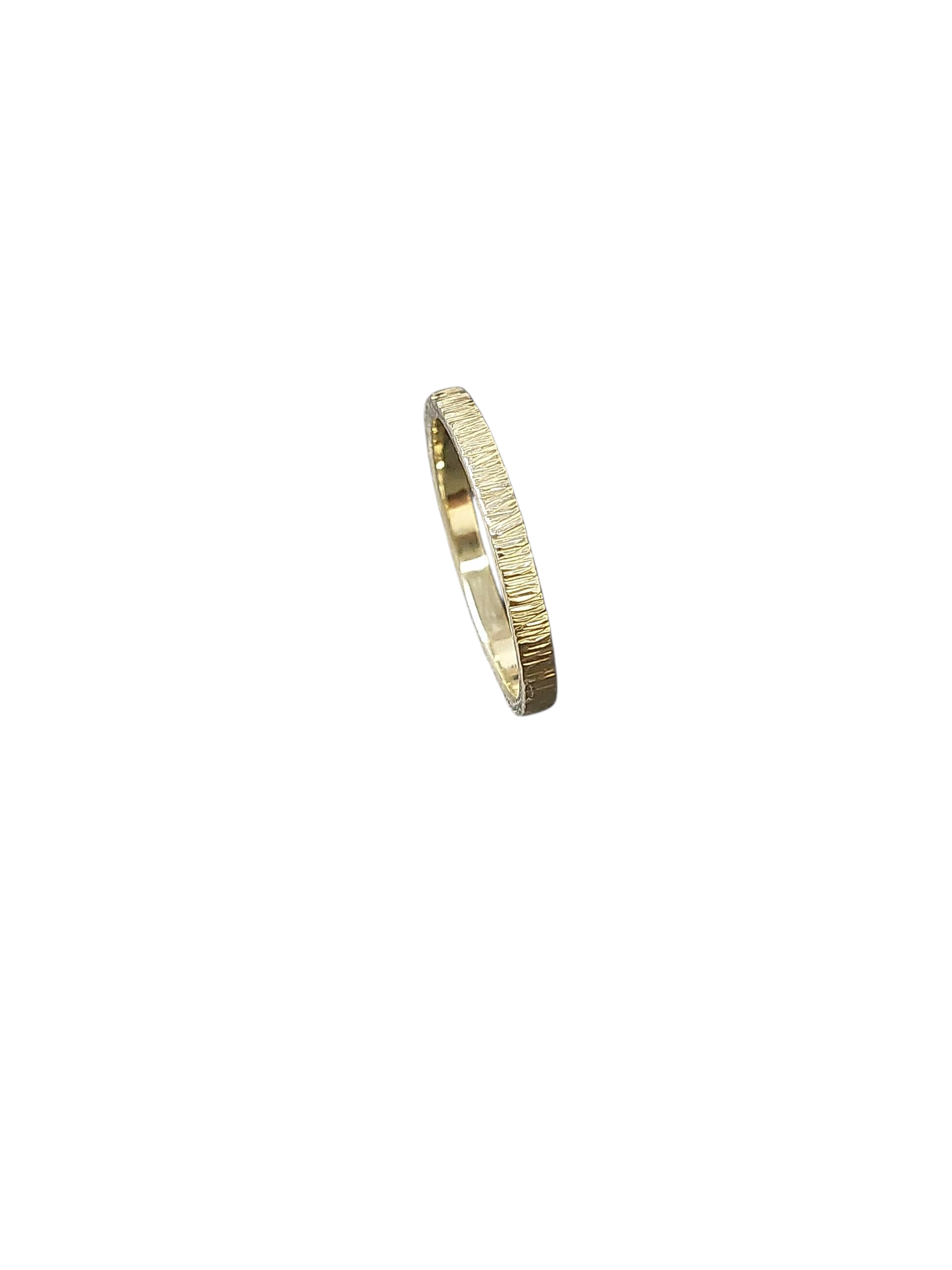 14kt gouden ring met hamerslag structuur