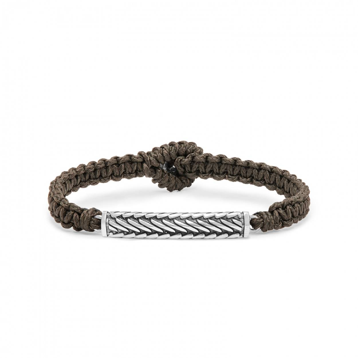 Ontdek onze nieuwste gevlochten paracord armbanden, een prachtige aanvulling op jouw sieradencollectie. Deze kleurrijke macrame gevlochten armbanden zijn niet alleen stijlvol, maar bieden ook de mogelijkheid voor een unieke gravure aan de binnenzijde, waardoor ze het perfecte persoonlijke geschenk zijn. Onze gevlochten paracord armbanden in verschillende kleuren verkrijgbaar, van klassiek zwart, olijf, bruin, marine, tot koper kleurig. Het kwalitatieve paracord waarmee gevlochten is niet alleen duurzaam maar ook uv bestendig. Deze armband combineert vakmanschap met moderne elegantie. Ze zijn gemaakt van hoogwaardige materialen en bieden ultiem draagcomfort. Deze armbanden zijn ontworpen om jouw persoonlijke stijl te benadrukken en zijn geschikt voor zowel heren als dames. Personaliseer jouw armband met een gravure die voor jou speciaal is. Kies bijvoorbeeld voor initialen, een belangrijke datum, een inspirerende quote of symbolen die veel voor je betekenen. We bieden verschillende lettertypes en een ruime selectie aan symbolen om uit te kiezen.Elke armband wordt geleverd in een luxe geschenkverpakking, waardoor het geven van deze armband als cadeau nog specialer wordt. Laat ons weten welke boodschap je wilt toevoegen, en wij zorgen ervoor dat jouw cadeau met zorg wordt ingepakt. Voeg een persoonlijk accent toe aan je stijl en ontdek de mogelijkheden van onze gevlochten paracord armbanden. Een uniek sieraad dat niet alleen je outfit verfraait, maar ook je persoonlijkheid weerspiegelt.
