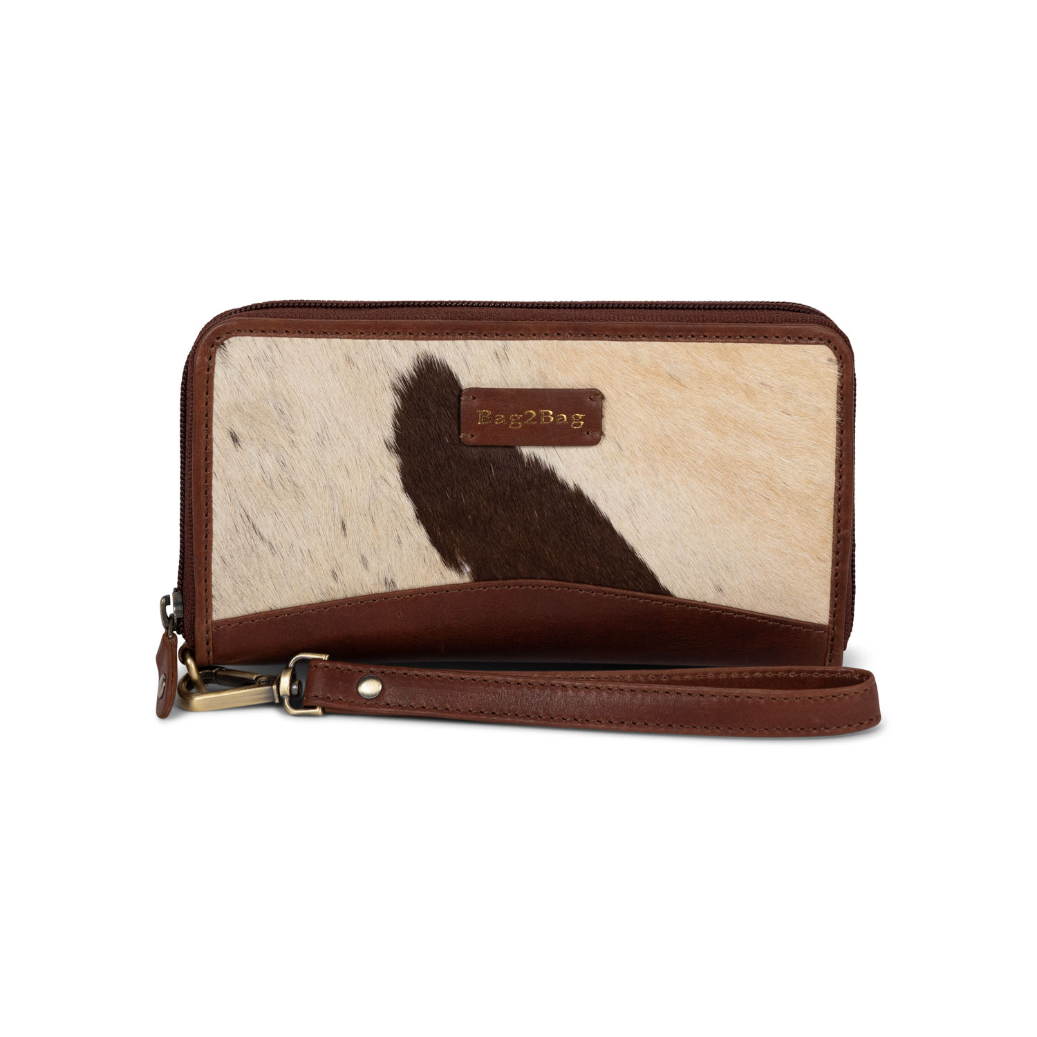 De Bag2Bag Porto is een stijlvolle en praktische portemonnee, gemaakt van hoogwaardig leer en afgewerkt met unieke koeienhuid. Geen enkele portemonnee is hetzelfde – iedere Porto heeft zijn eigen karakter en patroon.Het compacte ontwerp biedt verrassend veel ruimte voor al je pasjes, muntgeld en briefgeld. Binnenin vind je meerdere vakken, een ritsvakje voor muntgeld en een ruim vak voor briefgeld. Ook heeft de portemonnee een handig vak met doorzichtige houder voor je ID-kaart. Aan de achterkant zit nog een extra ritsvakje.

Afmeting: 15 x 10 x 3 cm