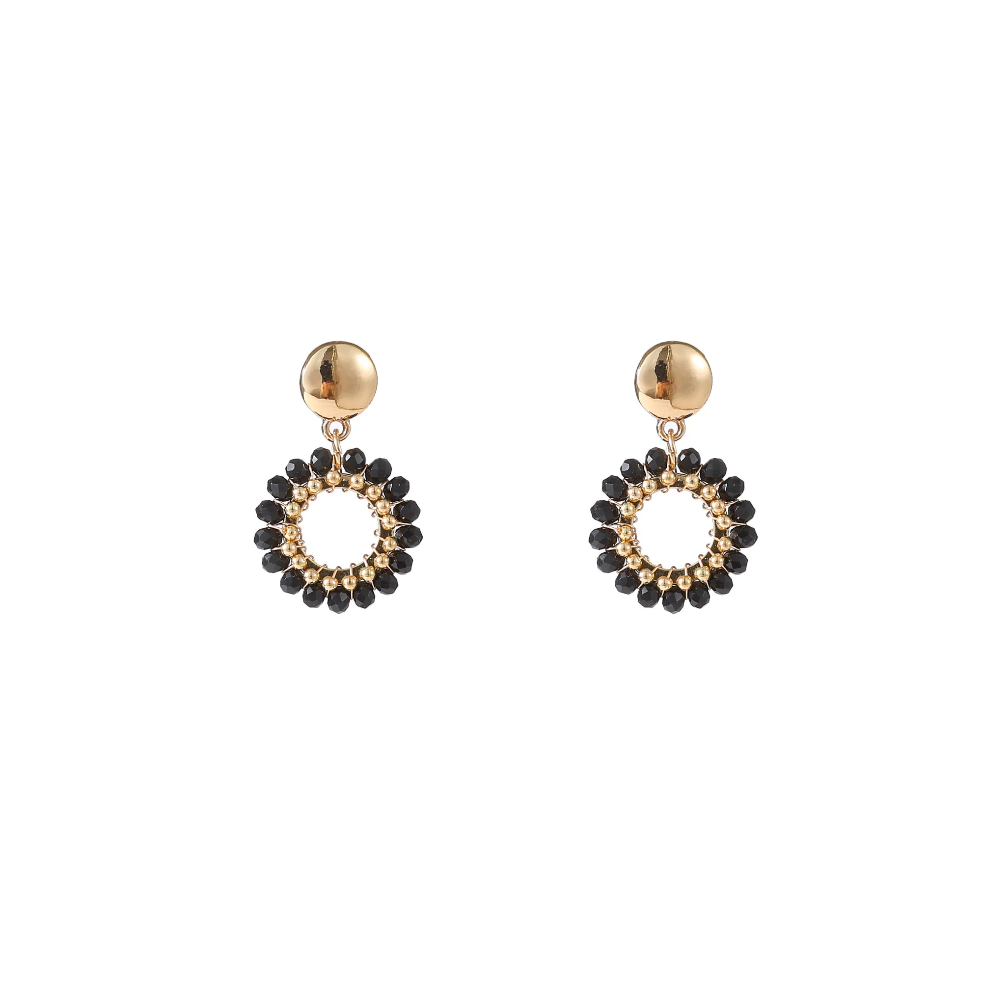 De Day & Eve oorstekers Round Dangle - 14K + Black E55215-1 zijn verfijnde stud oorbellen in de categorie sieraden. Deze elegante oorbellen met een mysterieuze zwarte tint, waardoor ze ideaal zijn voor zowel dagelijkse als speciale gelegenheden. Draag ze met een opgestoken kapsel of een elegante outfit voor een stijlvolle uitstraling. Perfect voor iedere sieradenliefhebber.