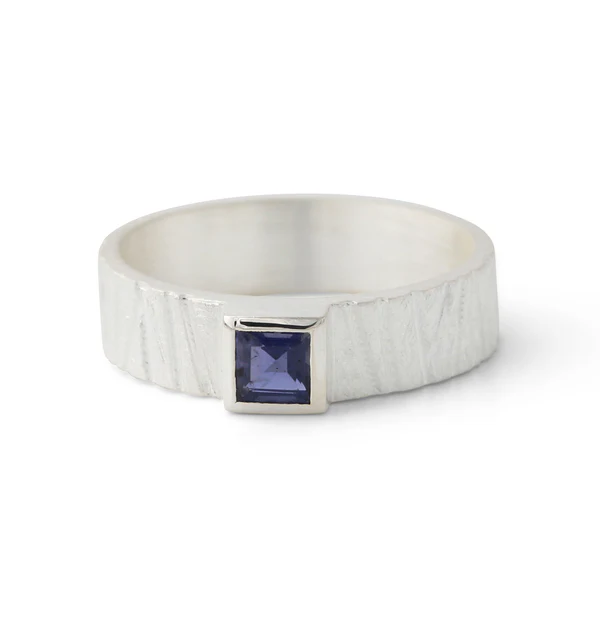 Zilveren ring met Ioliet steen 4 x 4 mm  mt 18.5