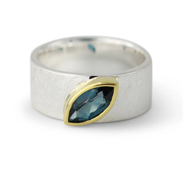 Zilveren ring verguld 18 krt met Topaas London Bleu mt 19
