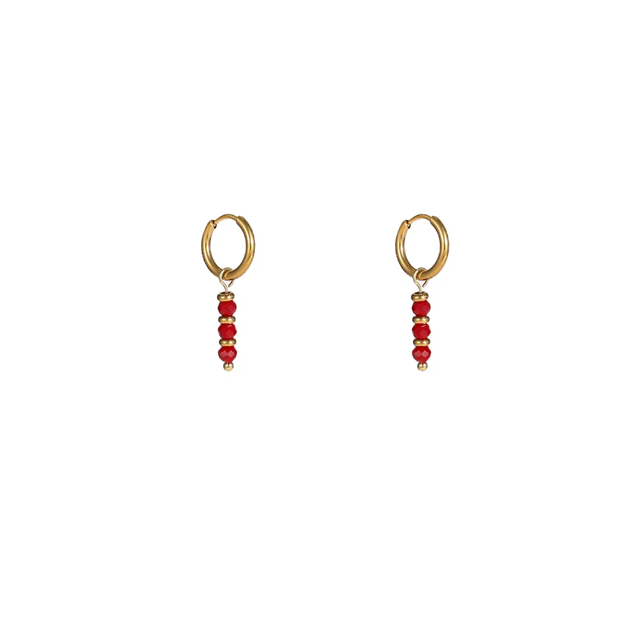 De Day & Eve oorringen Triple Bead Hoop - 14K + Red, modelnummer E56143-5, zijn stijlvolle creolen met drie kralen. Deze unieke juwelen tillen elke outfit naar een hoger niveau. Ideaal te dragen bij zowel casual als formele gelegenheden. Een perfecte aanvulling voor wie houdt van subtiele elegantie en verfijning.
