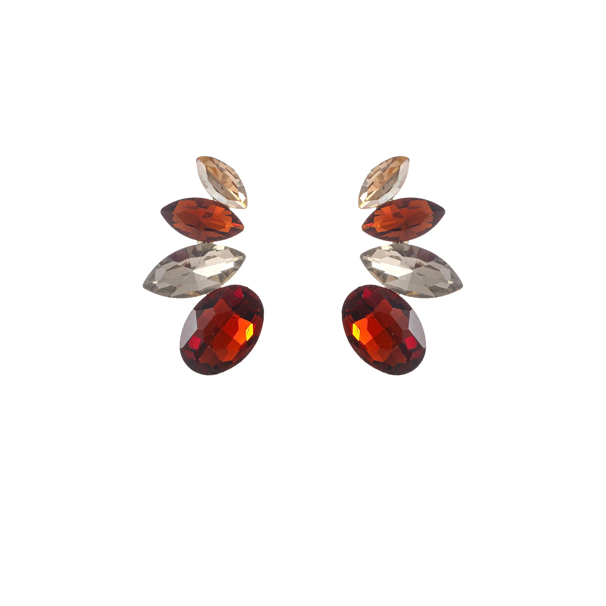 De Day & Eve oorstekers Half Flower Stone Stud, modelnummer E55132-3, zijn prachtige oorbellen met een bruine steen. Perfect voor zowel alledaagse als formele gelegenheden, kunnen ze elegant worden gedragen met opgestoken haar voor een verfijnde look.