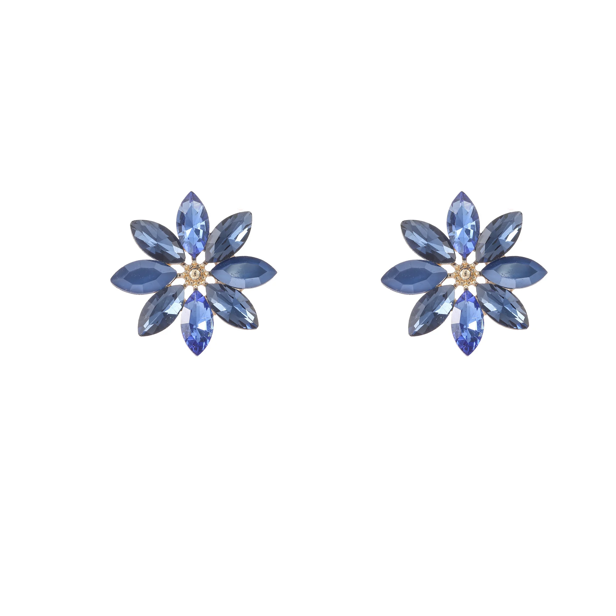 De Day & Eve oorstekers Big Flower Stud - 14K + Blue E55141-2 zijn elegante oorbellen met een groot bloemdesign, met blauwe accenten. Ideaal voor zowel dagelijks gebruik als speciale gelegenheden. Combineer ze met een chique avondjurk of een casual outfit voor een verfijnde look. Een tijdloze aanvulling op uw sieradencollectie!