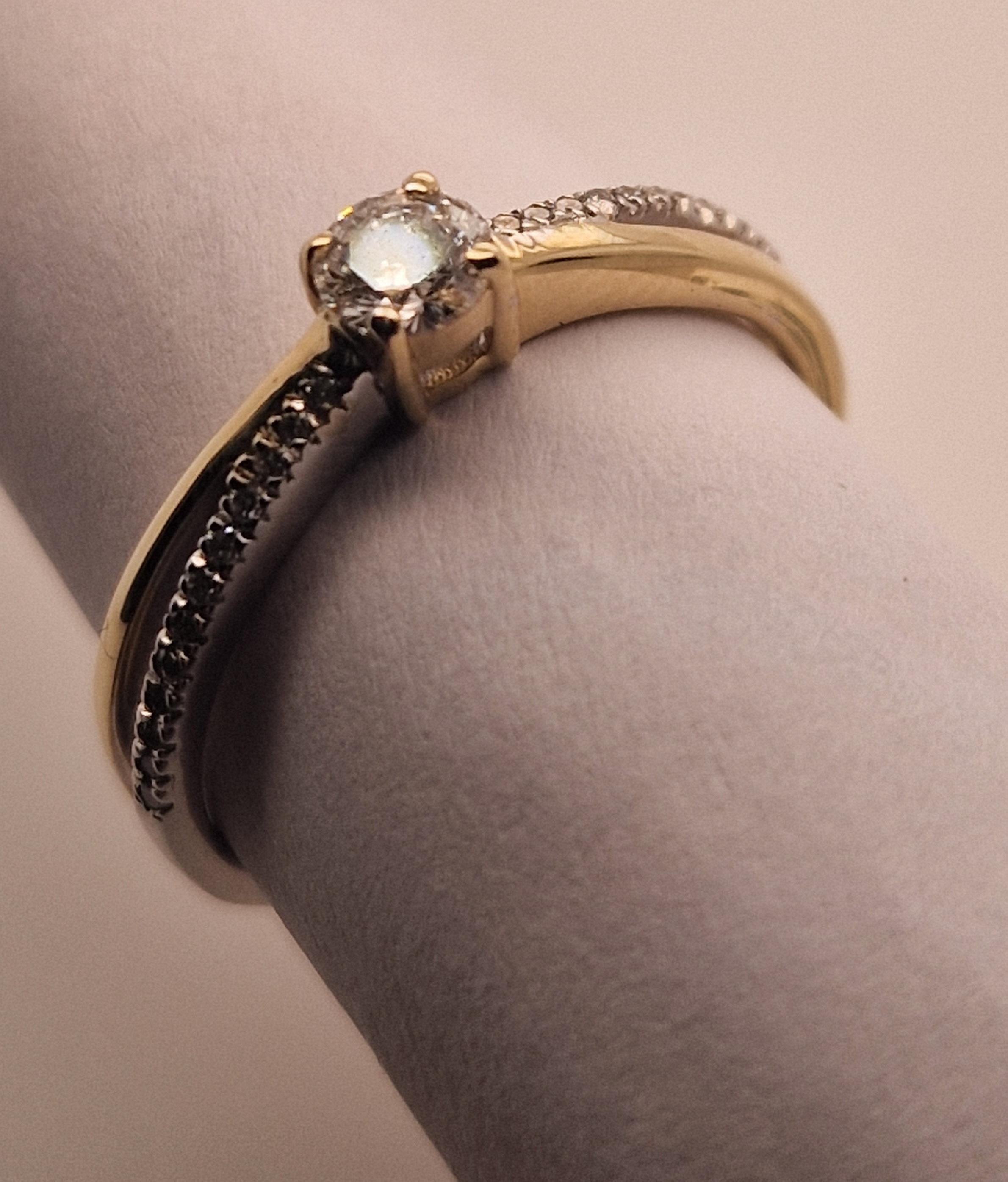 14 karaat bicolor ring met 0,39 crt. VSI, E, labgrown diamant, maat 54