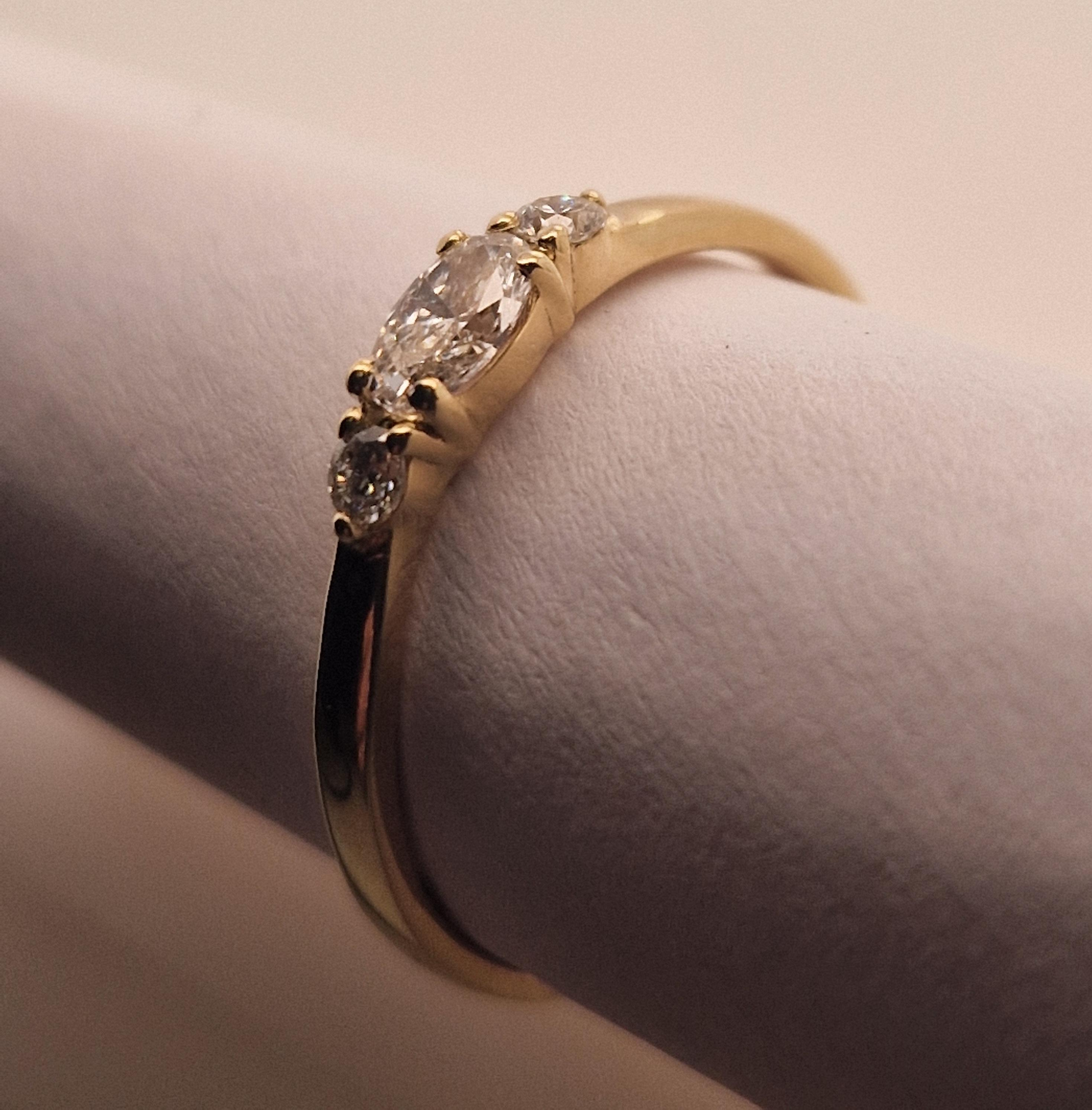 14 karaat geelgouden ring met 0,29 crt. VSI, E, maat 54