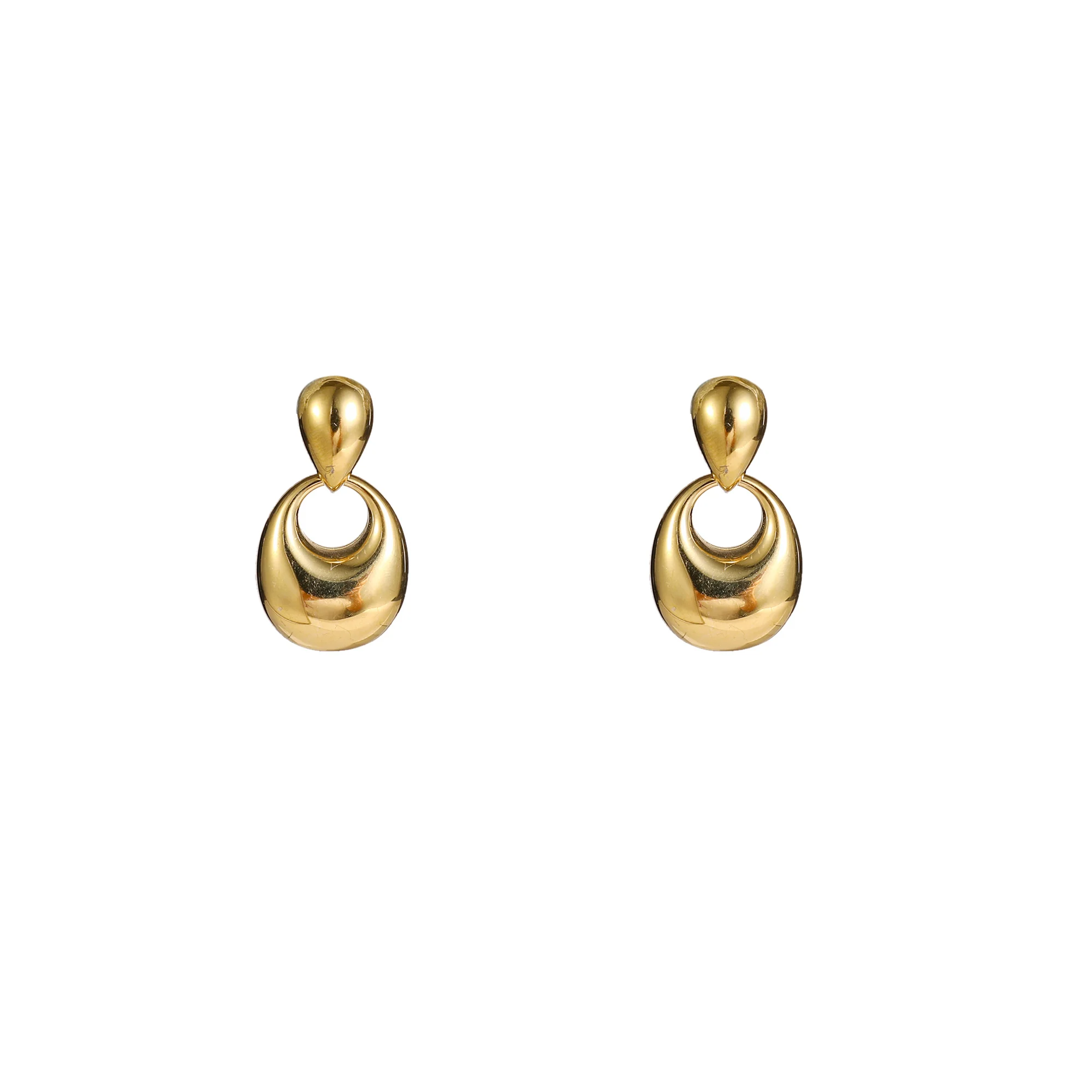 De Day & Eve oorstekers Oval Dangle E56251-2 zijn elegante oorringen die een vleugje raffinement aan elke outfit toevoegen. Ze vallen op door hun ovalen hangers en klassieke ontwerp. Deze studs zijn perfect voor zowel dagelijks gebruik als speciale gelegenheden. Combineer ze met andere sieraden voor een complete look. Ideaal voor elke juweelliefhebber.