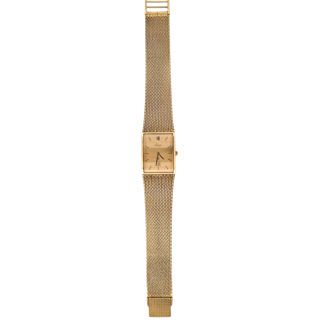De Lessa Gouden Horloge 517 1303/21 is een stijlvolle rechthoekige polshorloge met een luxe uitstraling. Met een gouden horlogekast en bijpassende goudkleurige band, biedt het een elegante look. De datumfunctie maakt het ook praktisch. Perfect geschikt voor formele gelegenheden of dagelijks gebruik. Draag het met bijpassende gouden sieraden voor een complete, chique look.
