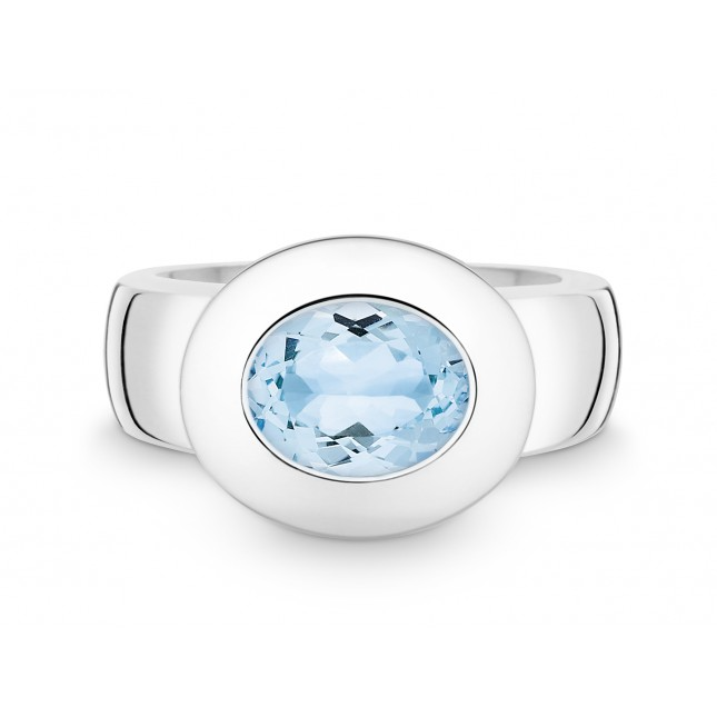 een 925/1000 zilveren ring met een ovale blauwe topaas steen