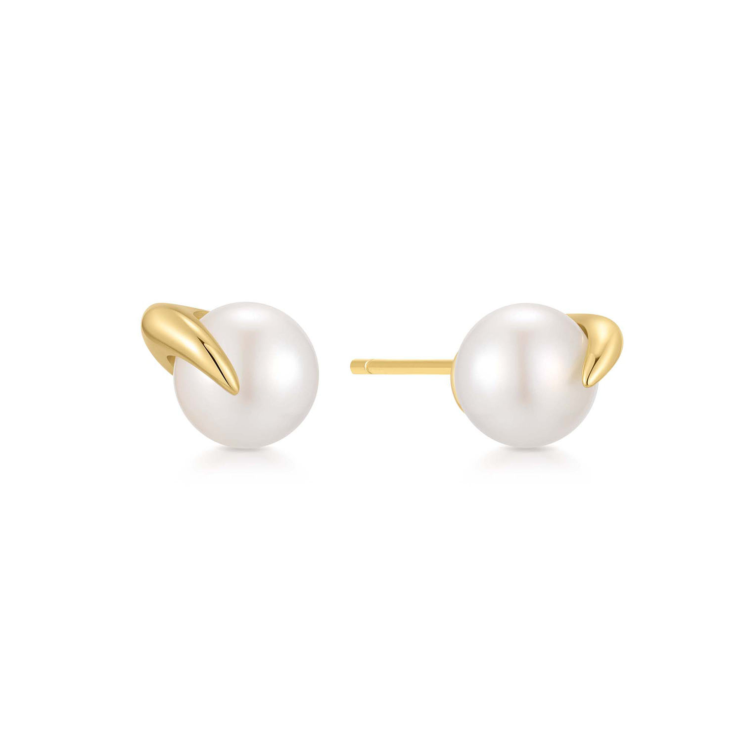 Omarm dé trend van dit seizoen: waar elegantie de moderne rand ontmoet. Val op met deze opvallende studs. De combinatie van parels en een klauwzetting geeft een moderne twist, of je ze nu combineert met een vloeiende jurk of een pak. Mix en match voor een veelzijdige en opvallende look.

HET MERK
Geïnspireerd door de laatste fashion trends is Ania Haie het toonaangevende sieradenmerk voor hoogkwalitatieve maar ook betaalbare zilveren sieraden, zonder op de kwaliteit in te leveren. Iedere collectie is gebaseerd op de laatste catwalktrends, waardoor Ania Haie snel tot hét sieradenmerk voor stijlbewuste consumenten is verkozen. Elk sieraad wordt ontworpen om te combineren met andere sieraden waardoor je je eigen look kunt creëren. Maar ook zijn Ania Haie sieraden opvallend genoeg om op zichzelf te dragen.

SPECIFICATIES
- Ania Haie
- Oorsieraad
- 925 zilver met gold plating
- Lengte 8mm
- AH E069-01G