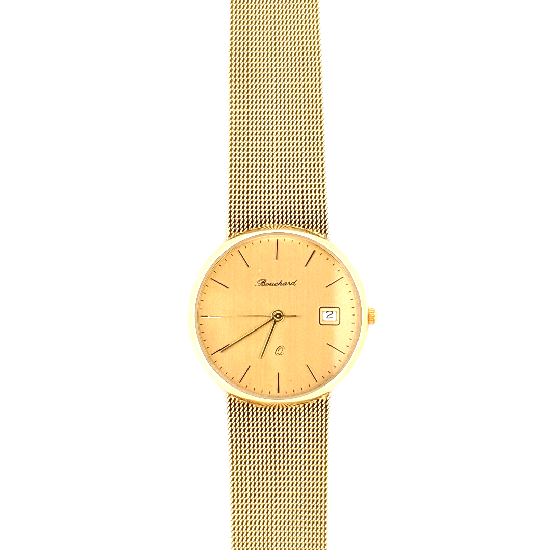 De Bouchard Genevé Horloge 14krt geelgoud 1063 29171 heeft een elegante ronde bezel, analoge wijzerplaat met gouden wijzer, en een Milanese mesh band van echt goud. Met Zwitserse quartz-beweging, datumaanduiding en krasbestendig kristalglas. Perfect voor formele gelegenheden en laat elke outfit stralen. Draag hem om je pols als een tijdloos stijlstatement. Nieuw en ongedragen.
