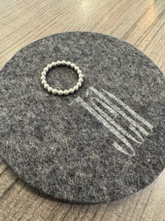 Zilveren ring bolletjes 
1x maat 18
1x maat 18,5
bij opmerkingen aangeven om welke maat het gaat.