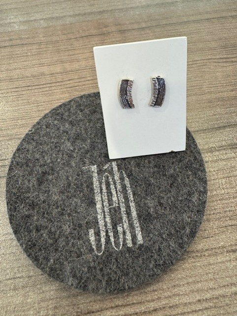 Zilveren oorbellen gebogen recht hoek 
geoxideerd + zilver