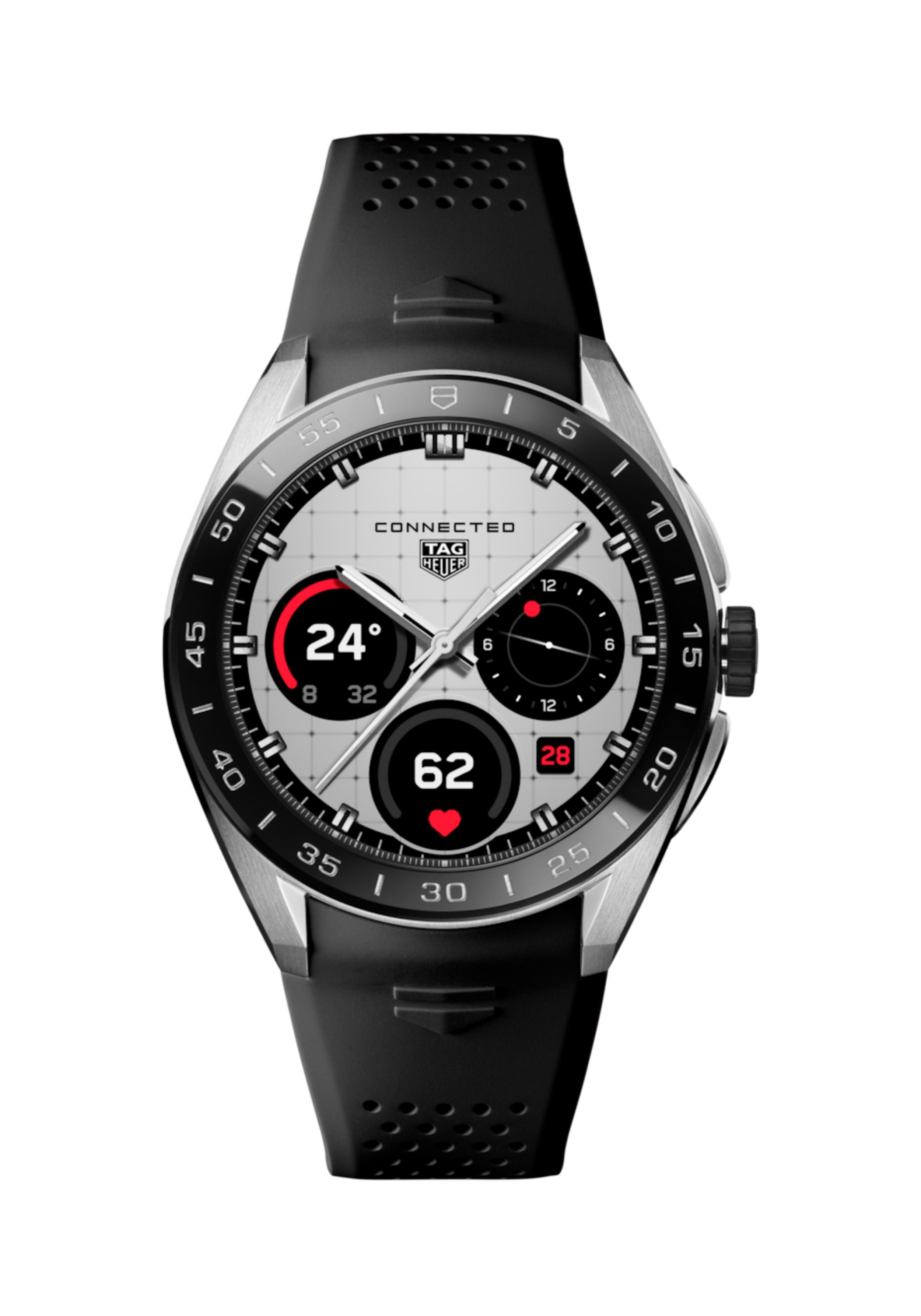 Deze TAG Heuer smartwatch behoort tot de Connected Calibre E5 collectie.
Referentienummer: SBT8A10.BT6292

De TAG Heuer Connected Caliber E5 combineert naadloos het vakmanschap van TAG Heuer op het gebied van horlogemaken en de avant-gardistische geest, en past dit toe op zowel digitale als mechanische creaties. Dit connected horloge van 45 mm belichaamt een harmonieuze combinatie van robuust ontwerp en intelligente functionaliteit, waardoor een smartwatch ontstaat die even veelzijdig als modern is.

De kast van 45 mm is zorgvuldig vervaardigd uit fijn geborsteld en gepolijst staal en biedt een duurzame en verfijnde basis. De toevoeging van een zwart gepolijste keramische ring met zilveren markeringen zorgt voor een onderscheidende en sportieve esthetiek. De zwarte geperforeerde rubberen band, vastgemaakt met een stalen vouwsluiting, zorgt voor zowel comfort als veiligheid om de pols.

Aangedreven door het TAG Heuer OS, een eigen gebruikerservaring en interface die volledig intern is ontwikkeld, levert deze smartwatch een vloeiende en responsieve gebruikerservaring. Beheer moeiteloos oproepen, krijg toegang tot meldingen en bedien uw muziek, allemaal vanaf uw pols. De geïntegreerde GPS-, Wi-Fi- en Bluetooth-connectiviteit houden u verbonden met wat het belangrijkst is.

Neem de controle over uw conditie en welzijn met de TAG Heuer Connected Caliber E5. Houd uw hartslag bij, houd uw activiteitenniveau bij en analyseer uw slaappatroon. Met een batterijlevensduur van maximaal 3 dagen in de energiebesparende modus, plus snel opladen waarmee u in slechts 30 minuten een volledige dag kunt gebruiken, is deze smartwatch ontworpen om gelijke tred te houden met uw actieve levensstijl.
