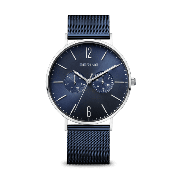  Dit horloge uit de BERING Classic-collectie combineert functionele elegantie met een helder, Scandinavisch ge&iuml;nspireerd design. De diepblauwe sunray-wijzerplaat geeft het model diepte en verfijning, waarbij het licht op subtiele wijze in verschillende tinten wordt weerspiegeld, afhankelijk van de kijkhoek. Fijne indexen, slanke wijzers en twee discreet ge&iuml;ntegreerde subdials &ndash; &eacute;&eacute;n voor de dag van de week en &eacute;&eacute;n voor de 24-uursweergave &ndash; maken het harmonieuze ontwerp stijlvol compleet.  De gepolijste zilverkleurige roestvrijstalen kast omlijst de wijzerplaat elegant en wordt beschermd door plat, krasbestendig saffierglas. Met een diameter van 40 mm en een hoogte van slechts 8 mm draagt het horloge licht en comfortabel om de pols. De fijnmazige blauwe Milanese band voegt niet alleen een verfijnde uitstraling toe, maar biedt ook flexibel draagcomfort en een veilige pasvorm dankzij de vouwsluiting.  Met een waterdichtheid van 3 ATM en een betrouwbaar quartz uurwerk is dit horloge de perfecte metgezel voor een stijlvolle, stedelijke levensstijl. 