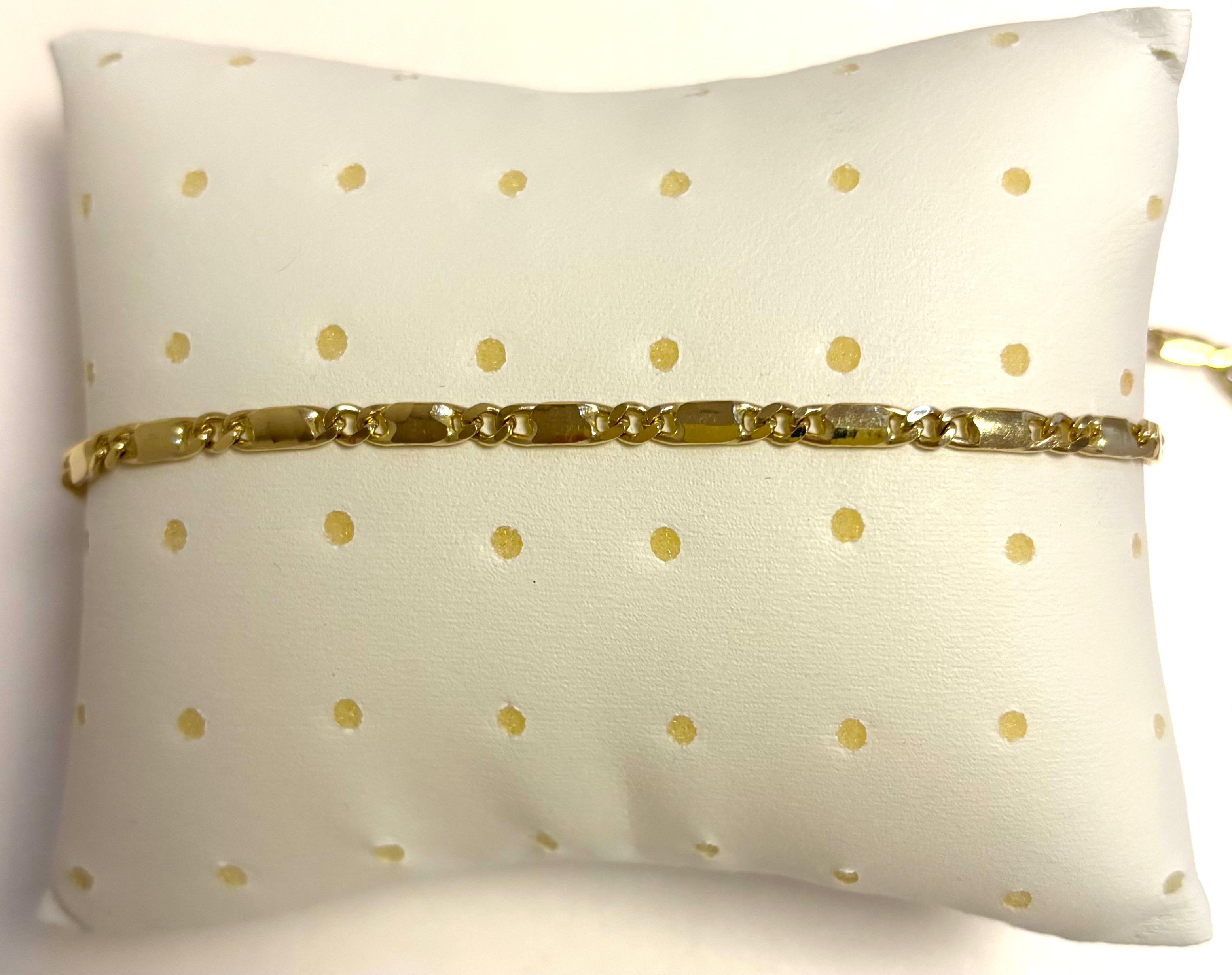 Gouden massieve armband met karabijnsluiting 