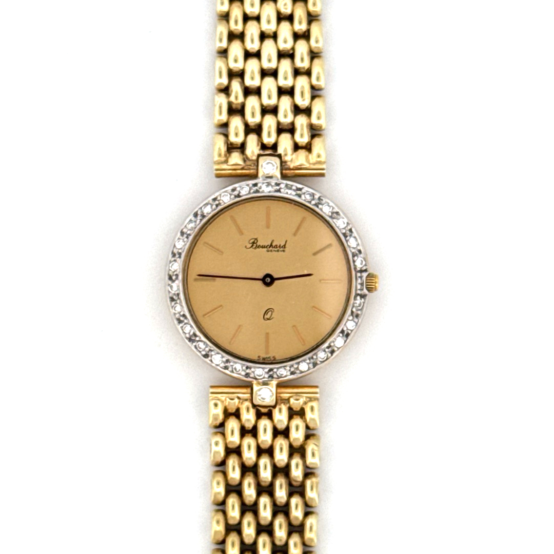 De Bouchard Geneve Horloge 14krt Geelgoud met Briljanten is een luxe polshorloge met een goudkleurige wijzerplaat en een milanese mesh band van echt goud. Dit slanke horloge, versierd met echte diamanten, heeft een rond saffierglas en Zwitserse quartz beweging. Ideaal voor speciale gelegenheden, altijd stijlvol en elegant te dragen.