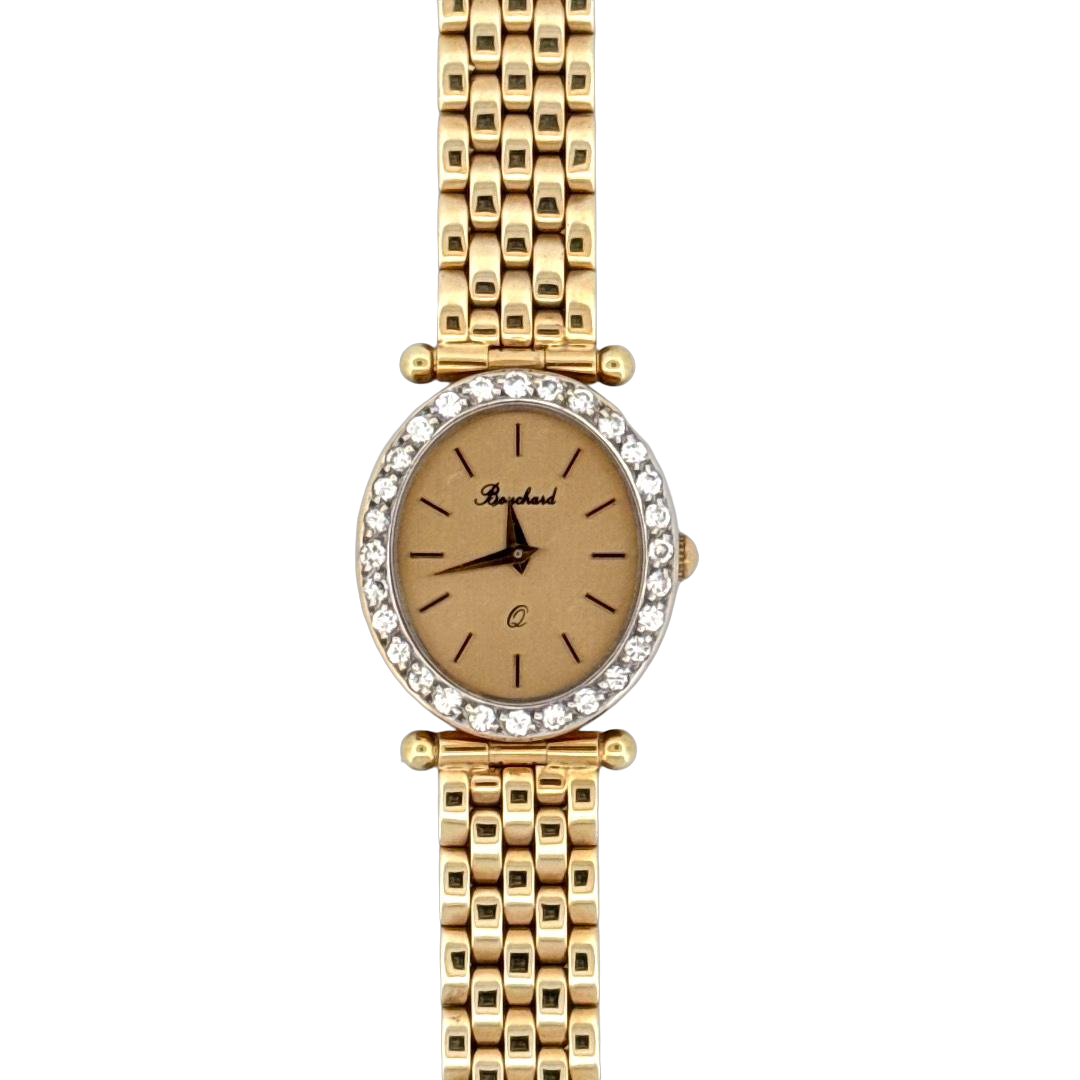 De Bouchard Horloge 14krt Geelgoud met Briljant 7012 is een luxe polshorloge met een goudkleurige wijzerplaat en band. Het horloge heeft een ovale kast met saffierglas en echte diamanten. Het beschikt over precisie quartz uurwerk met Zwitserse beweging. Draag deze elegante horloge bij formele gelegenheden voor een tijdloze en verfijnde look.