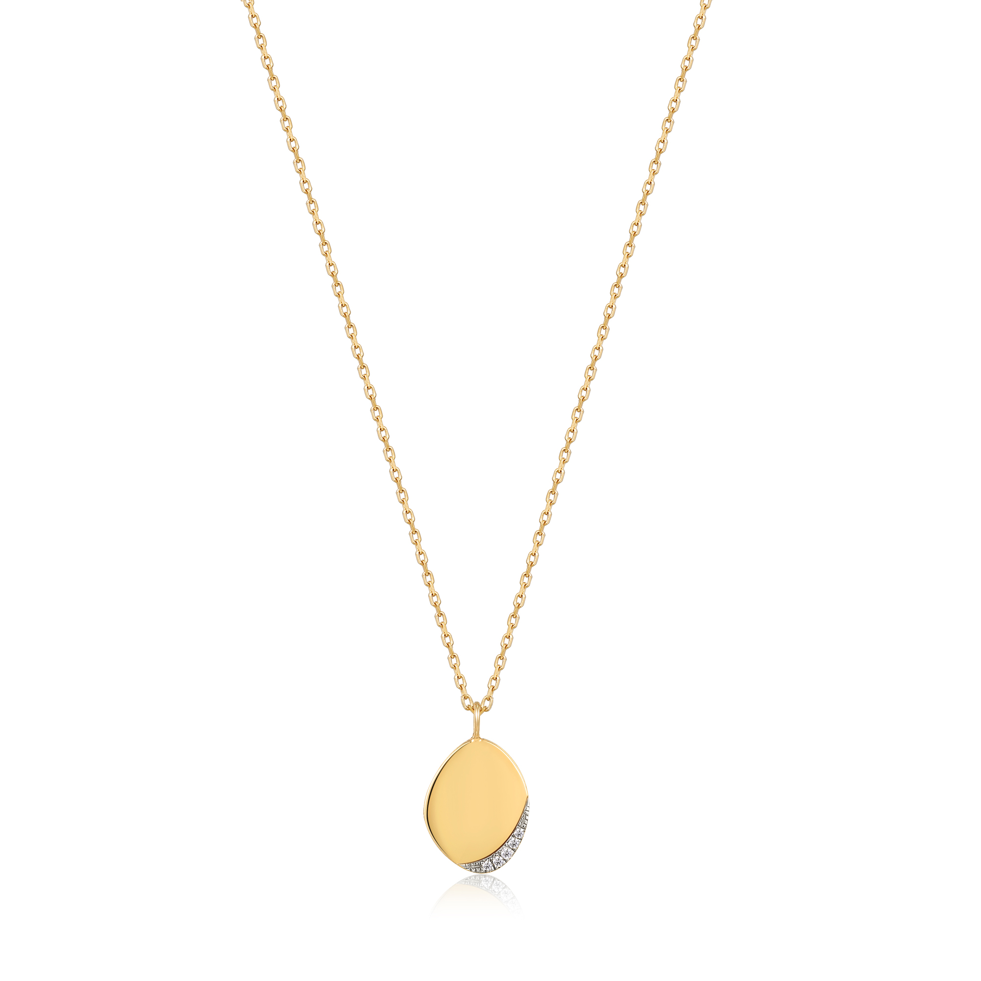 Geïnspireerd op metaal, is deze hanger de perfecte manier om je looks af te maken. De ketting is gemaakt van 14kt goud en afgewerkt met prachtige diamanten. Verstelbaar in lengte, dus altijd de perfecte pasvorm!

HET MERK
Ania Haie staat bekend als fashion-forward sieradenmerk en heeft een toonaangevende naam opgebouwd. Een uitstekend moment om het merk verder uit te bouwen met een 14kt massief gouden collectie: Ania Haie 14kt Gold! In lijn met Ania Haie’s streven om een duurzamer merk te worden, is de 14kt gouden collectie gemaakt van 100% gerecycled 14kt goud en bevat conflictvrije en volledig traceerbare natuurlijke diamanten en echte edelstenen, zoals witte saffieren, opalen en turquoise.

SPECIFICATIES
- 14kt Gold Magma Diamond Pendant Necklace
- Ketting
- 14kt goud
- Lengte verstelbaar: 45 - 50cm
- AH NAU004-01YG