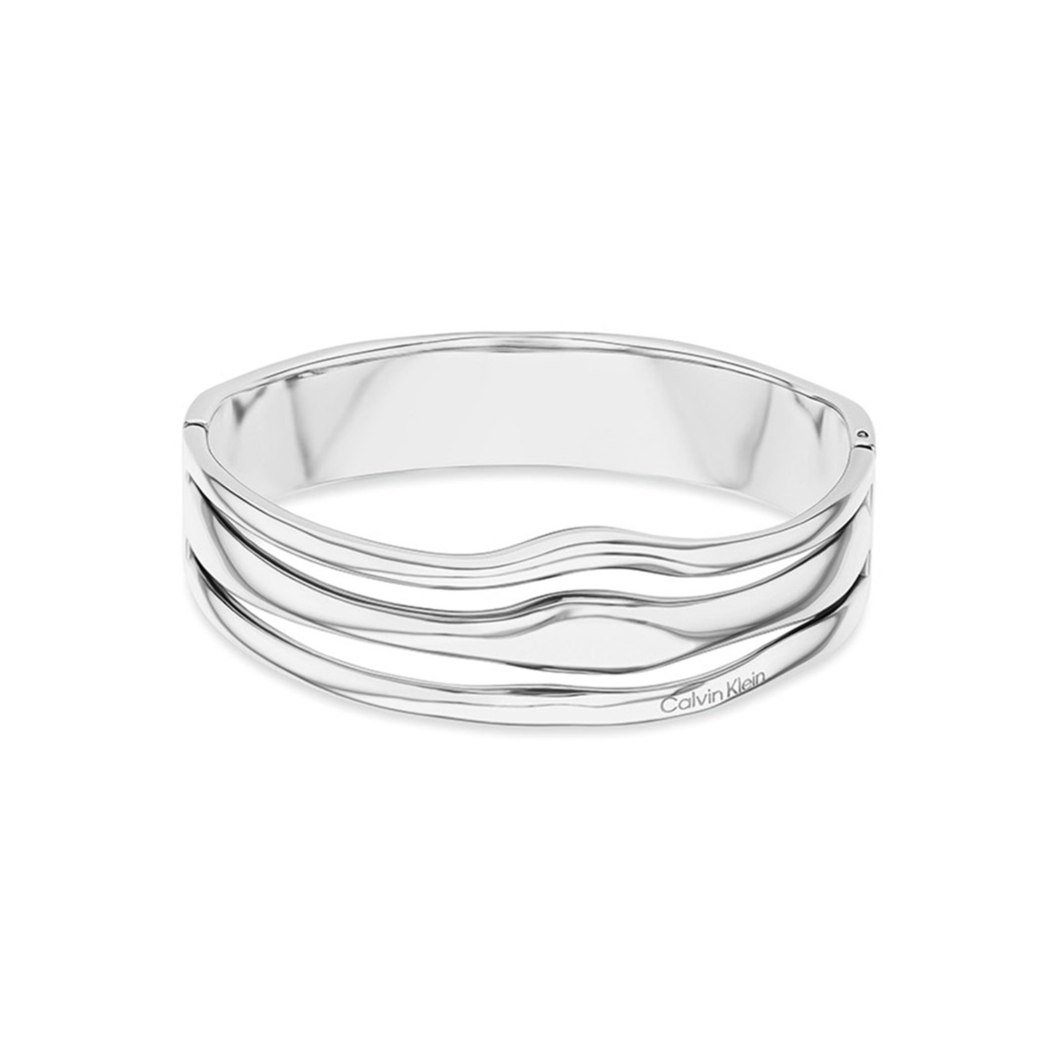 Calvin Klein CJ35000718 Dames Bangle Staal
Deze stalen dames bangle van Calvin Klein met nr CJ35000718 heeft een sierlijk uiterlijk. De zilverkleurige bangle armband heeft bovenop 3 aparte sculpturele banden met ronde vormem.  Een fantasierijk geheel. Geschikt voor een pols van 17,5cm. Leuk te combineren met andere sieraden uit de serie van Calvin Klein.

OVER CALVIN KLEIN
Calvin Klein is een wereldwijd lifestylemerk dat gewaagde, vooruitstrevende idealen en een verleidelijke, vaak minimalistische, esthetiek nastreeft. Calvin Klein werd groot in de jaren 70 door haar mode- en merkjeans collecties. In de jaren 80 lanceerde Calvin Klein haar spraakmakende ondergoed dat uitdrukkelijk van logo &rsquo;s voorzien was. Vanwege het grote succes is het merk ook succesvol uitgerold in Accessoires, Parfums, Home, Brillen, Golf, Horloges en Sieraden.
Sinds de oprichting in 1968 door Calvin Klein, heeft het merk haar reputatie opgebouwd als leider in de Amerikaanse mode, dankzij een cleane esthetiek en innovatieve ontwerpen. Calvin Klein wil haar publiek verleiden en inspireren door middel van provocerende beelden en opvallende ontwerpen die prikkelen. 

SPECIFICATIES:
- Stalen dames bangle
- 17,5cm
- Zilverkleurig
- Glimmend