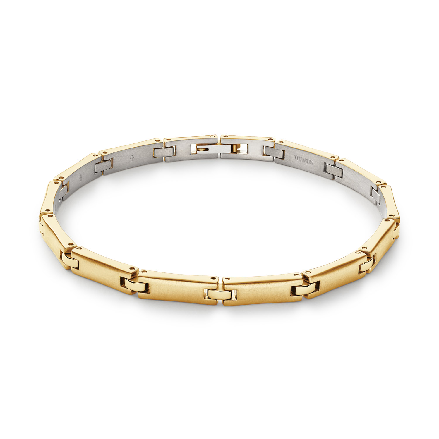 Boccia Titanium 03067-03 Armband 21cm
Deze unieke titanium armband van Boccia Titanium is een mooie toevoeging aan je sieradencollectie! Wat deze mat/glanzende goudkleurige titanium armband uniek maakt, is dat hij grote rechthoekige matte goudkleurige schakels heeft met daartussen vierkante glanzende goudkleurige schakels, dit geeft een volle en luxe uitstraling. De armband heeft een lengte van 21cm en sluit met een klapsluiting. Combineer de armband met de bijpassende ketting en oorbellen voor een complete look.

HET MERK
Boccia Titanium is het titanium merk van Nederland, dat zijn oorsprong in Duitsland vindt en is opgericht in het jaar 1992. Ontwikkeld door internationale ontwerpers. Alle titanium componenten van de BOCCIA TITANIUM collectie zijn gemaakt van 99,7% puur titanium; het bijzondere materiaal. Het is licht in gewicht, neemt de temperatuur van de huid aan en is zeer huidvriendelijk. Bovendien is het corrosie- en temperatuurbestendig.

SPECIFICATIES
- Armband
- Puur titanium
- Recht plat
- Goudkleurig
- 21cm
