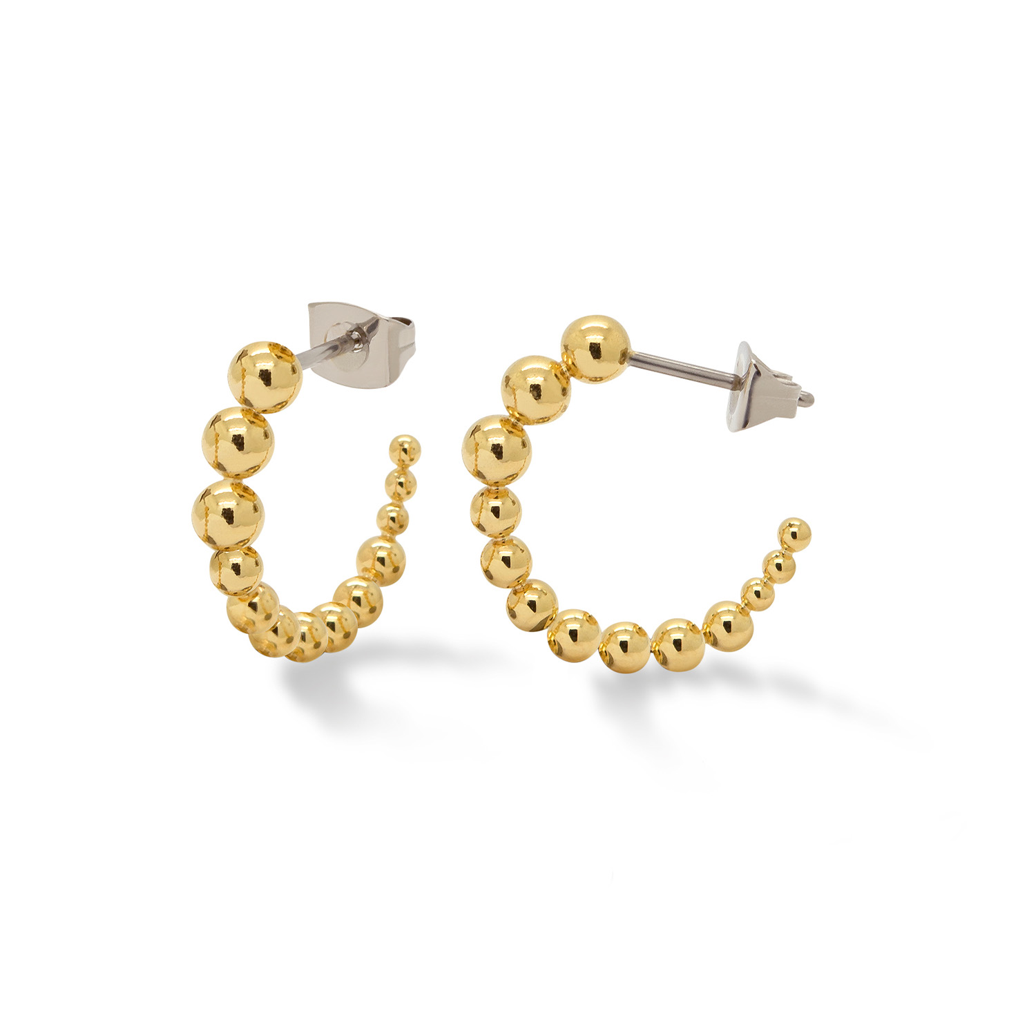 Diese Titan Ohrstecker von Boccia k&ouml;nnen ihre Tr&auml;ger durch das elegante Design und die tolle Verarbeitung &uuml;berzeugen. Da das Paar vergoldet ist, kann es zu so gut wie jedem Ihrer Outfits kombiniert werden. Da Titan ein anti-allergisches Material ist und selbst bei medizinischen Eingriffen verwendet wird, k&ouml;nnen selbst Meschen mit einer Allergie auf Metalle diese atemberaubenden Ohrstecker ohne Bedenken tragen.