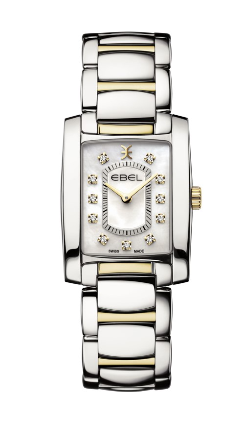 Dit prachtige horloge van Ebel behoord tot de Brasilia collectie. Het ontwerp met haar zachte vormen, maken dit horloge tot een sieraad. Het saffierglas met antireflectie coating, geeft ons helder zicht op de parelmoer wijzerplaat waarop 11 diamanten schitteren (0.072 ct).