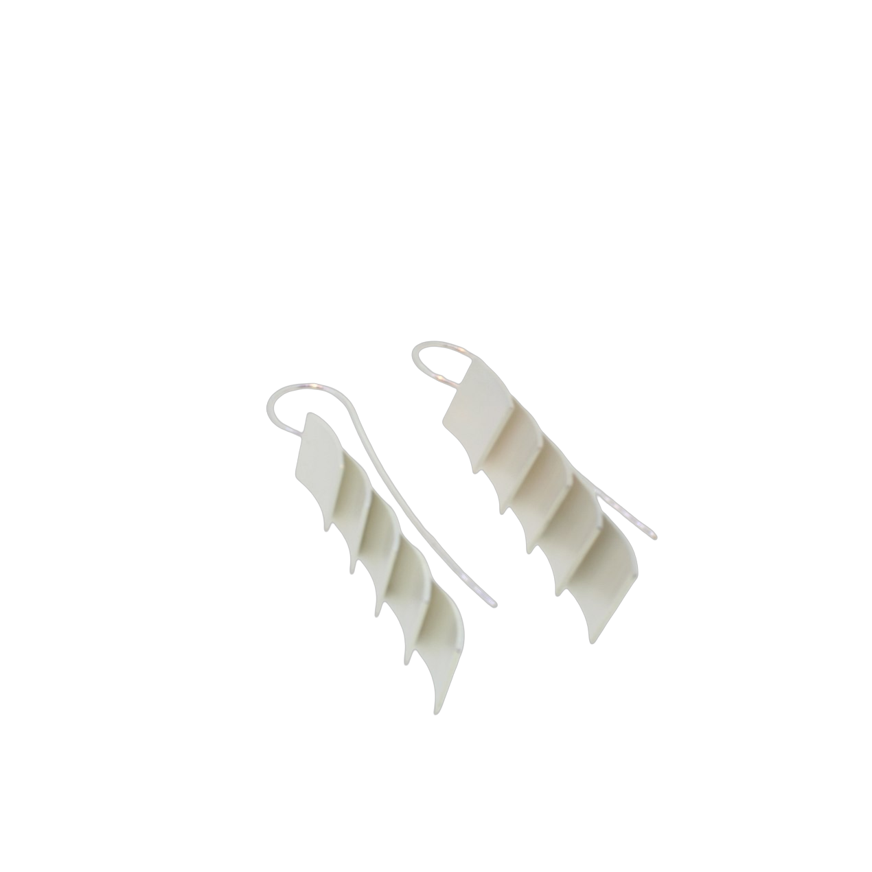 Diese Ohrhänger aus 925er Silber mit der Modellnummer 12341 sind eleganteOhrhänger. Sie passen perfekt zu formellen Anlässen sowie zu einem lässigen Alltagslook. Am besten tragen Sie sie mit hochgestecktem Haar, um ihre Eleganz zur Geltung zu bringen. Diese vielseitigen Schmuckstücke ergänzen jedes Outfit stilvoll.

