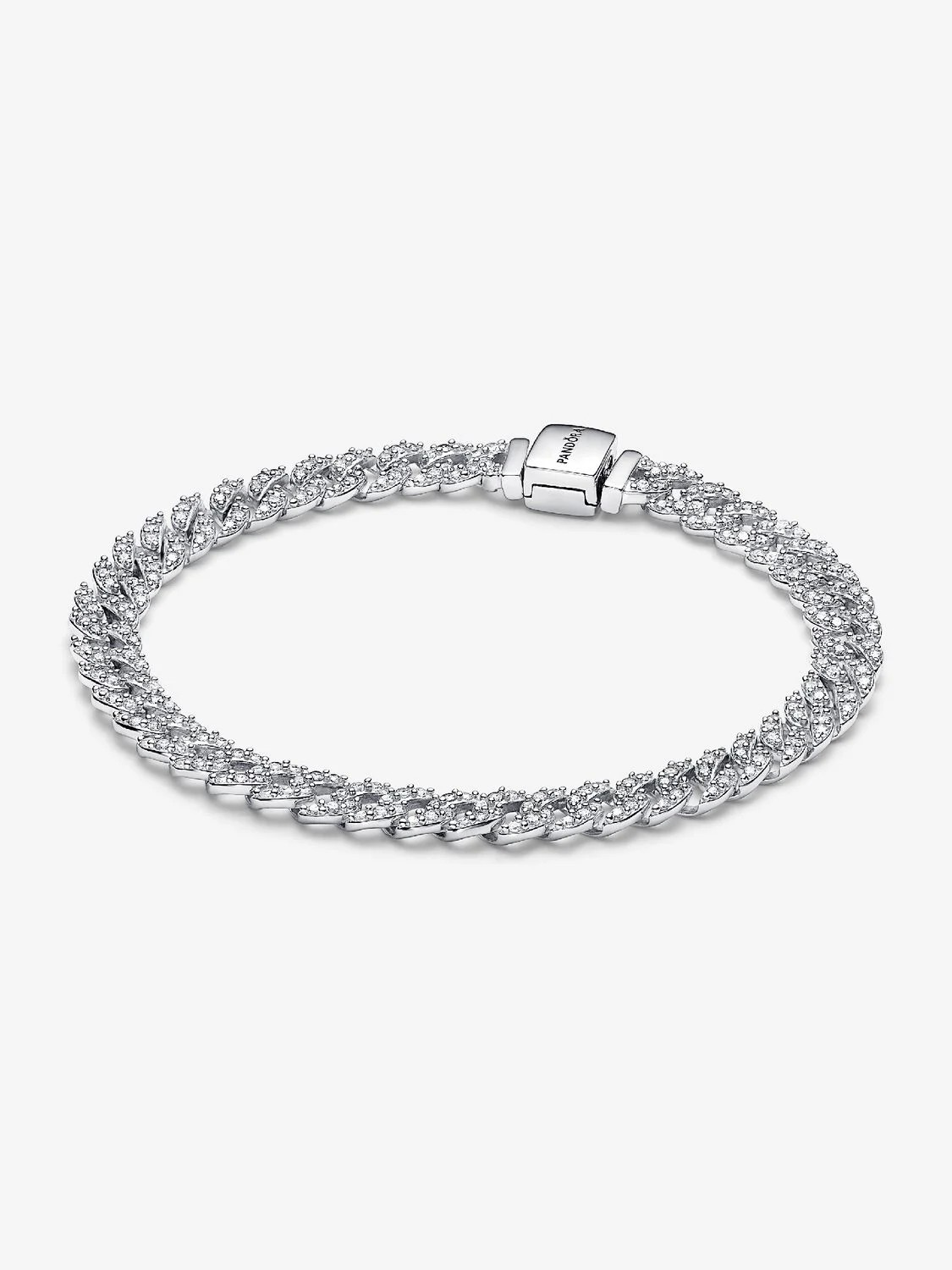 
Armband met Cubaanse schakel en pav&eacute;
Sterlingzilver
&euro; 169,00
Metaal
Silver
Gold
Geef je look een boost met deze Cuban-schakelarmband met pav&eacute;. De bovenkant van de sterlingzilveren armband is bezet met sprankelende zirkonia, terwijl de onderkant is gepolijst voor glans en comfort. De armband sluit met een platte, vierkante sluiting.