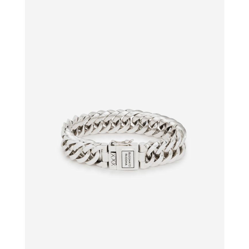 De BUDDHA TO BUDDHA CHAIN SMALL met modelnummer 090-F is een prachtig sieraad in de categorie armbanden. Deze verfijnde armband voegt een vleugje elegantie toe aan elke outfit. Draag deze armband solo als stijlvol statement of combineer met andere accessoires voor een gelaagde look. Perfect voor zowel dagelijkse als formele gelegenheden.
