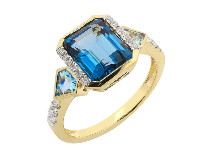 Deze prachtige London Blue Topaaz ring is gemaakt van 18 karaat geel goud. Een echte eyecatcher door de kleuren van de topaas en omringende briljanten. Combineer met subtiele sieraden voor een elegante look.