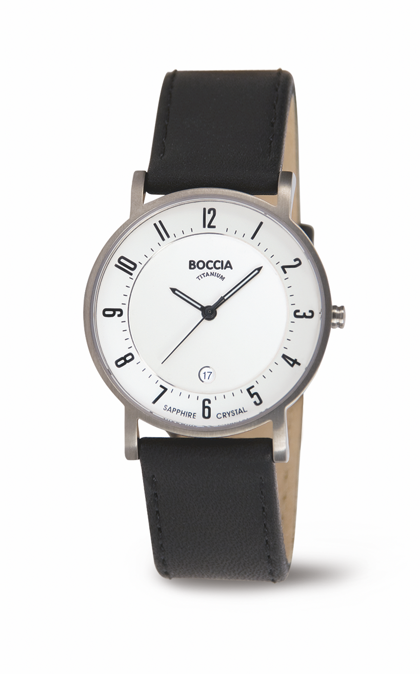 Diese stilvolle Armbanduhr besteht aus einem robusten Titan-Geh&auml;use und einem echten schwarzen Lederarmband. Das Saphirglas bietet kratzfesten Schutz. Perfekt f&uuml;r jeden Anlass, ob im B&uuml;ro oder in der Freizeit, ist diese Uhr vielseitig und elegant zu tragen. Wasserdichtigkeitslevel ist nicht spezifiziert.
