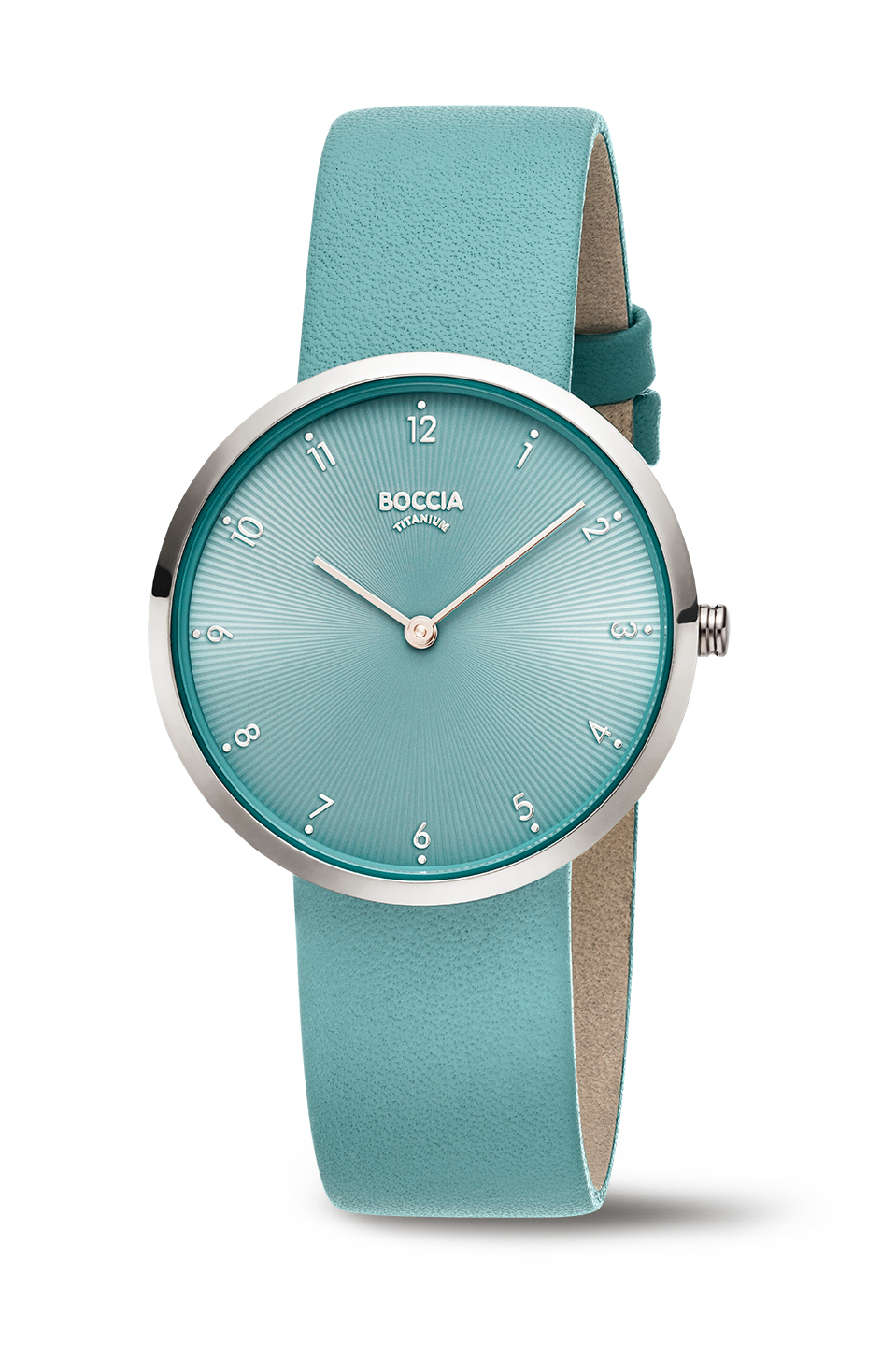 Boccia Titanium Damenuhr mit Geh&auml;use aus hochglanzpoliertem Rein-Titan und angenehm zu tragendem bergblauen Lederarmband. Das gleichfarbige Zifferblatt mit feiner Sonnenrelief-Textur-Oberfl&auml;che tr&auml;gt zu einer ansprechenden Optik bei. Zeiger und Indizes sorgen f&uuml;r Kontrast und eine gute Ablesbarkeit des Zifferblattes. Als Uhrwerk kommt ein pr&auml;zises und zuverl&auml;ssiges Quarzwerk des japanischen Herstellers Miyota (Citizen) zur Verwendung. Das Armband ist mit einer sicheren Titan-Dornschlie&szlig;e ausgestattet.