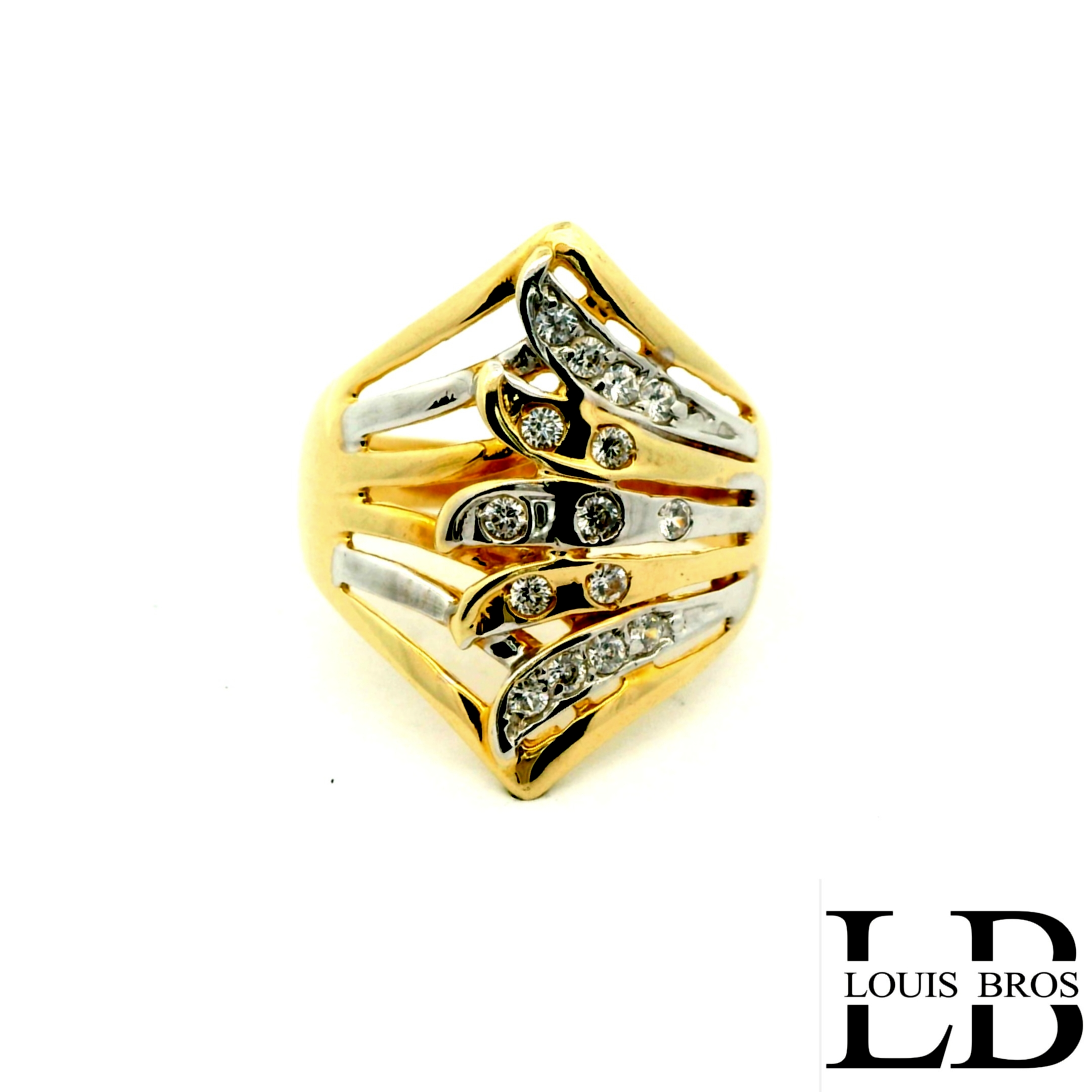 Deze stijlvolle damesring is vervaardigd uit 14 karaat bicolor goud (5. gr), een prachtige combinatie van geelgoud en witgoud. De twee goudkleuren vloeien harmonieus in elkaar over en geven de ring een moderne en verfijnde uitstraling.

Dankzij het tijdloze ontwerp is deze ring perfect voor dagelijks gebruik, maar ook geschikt voor speciale gelegenheden. De subtiele contrasten tussen de goudtinten zorgen voor een unieke en chique look die moeiteloos te combineren is met andere sieraden – ongeacht hun goudkleur.

Specificaties:

Materiaal: 14 karaat bicolor goud (geel- en witgoud)

Stijl: Elegant, modern & tijdloos

Doelgroep: Dames

Afwerking: Hoogglans gepolijst

Bijzonderheden: Mooi te combineren met zowel geelgouden als witgouden sieraden

Bijzonderheden:
Een ring die stijl, verfijning en veelzijdigheid combineert – perfect voor de vrouw die houdt van subtiele luxe met een moderne touch.
De ring is verkrijgbaar in meerdere afmetingen.