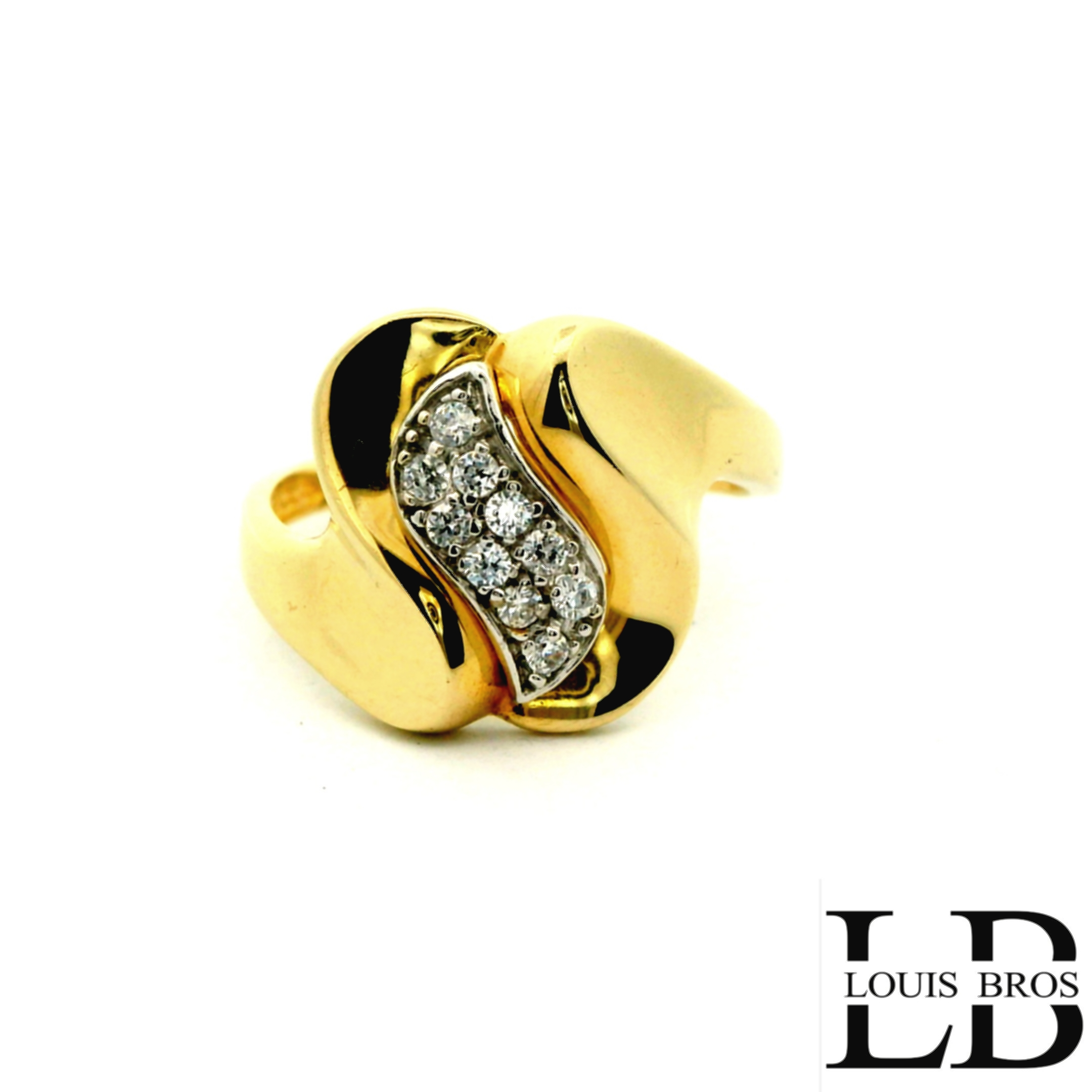 Deze prachtige damesring is vervaardigd uit 14 karaat geelgoud (2.76 gr) en bezet met fonkelende zirkonia’s die het licht op een schitterende manier weerkaatsen. De warme gloed van het goud in combinatie met de sprankelende stenen zorgt voor een chique en stijlvolle uitstraling.

Het tijdloze design maakt deze ring geschikt voor elke gelegenheid – van dagelijks gebruik tot feestelijke momenten. Dankzij de subtiele elegantie is het sieraad ook perfect te combineren met andere gouden sieraden.

Specificaties:

Materiaal: 14 karaat geelgoud

Steensoort: Zirkonia’s

Stijl: Elegant, tijdloos & vrouwelijk

Doelgroep: Dames

Afwerking: Hoogglans gepolijst

Bijzonderheden: Luxueuze uitstraling door de combinatie van geelgoud en fonkelende zirkonia’s

Bijzonderheden:
Een ring die eenvoud, klasse en schittering samenbrengt – ideaal voor de vrouw die houdt van subtiele luxe en tijdloze schoonheid.
De ring is verkrijgbaar in meerdere afmetingen.