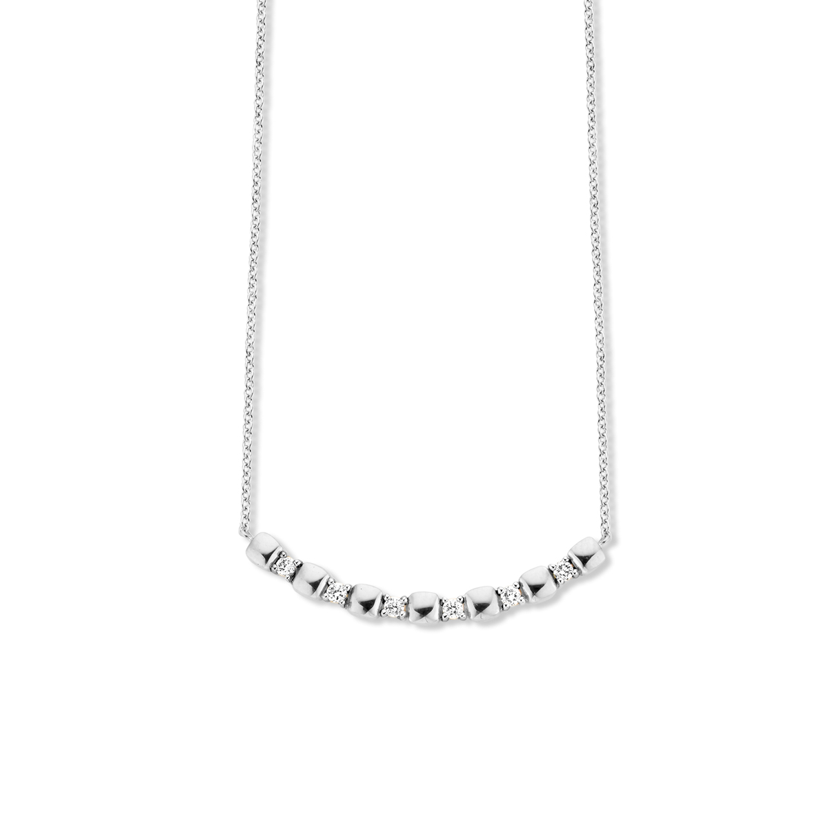 De One More Ischia Basics Halsketting is een verfijnd sieraad van 18 karaat witgoud, verrijkt met 0.09ct diamanten. Nikkelvrij, elegant en met een lengte van 42 cm, is deze ketting perfect voor een subtiele, maar luxe uitstraling. Draag hem solo voor een verfijnde look of combineer met andere sieraden voor een chique effect.