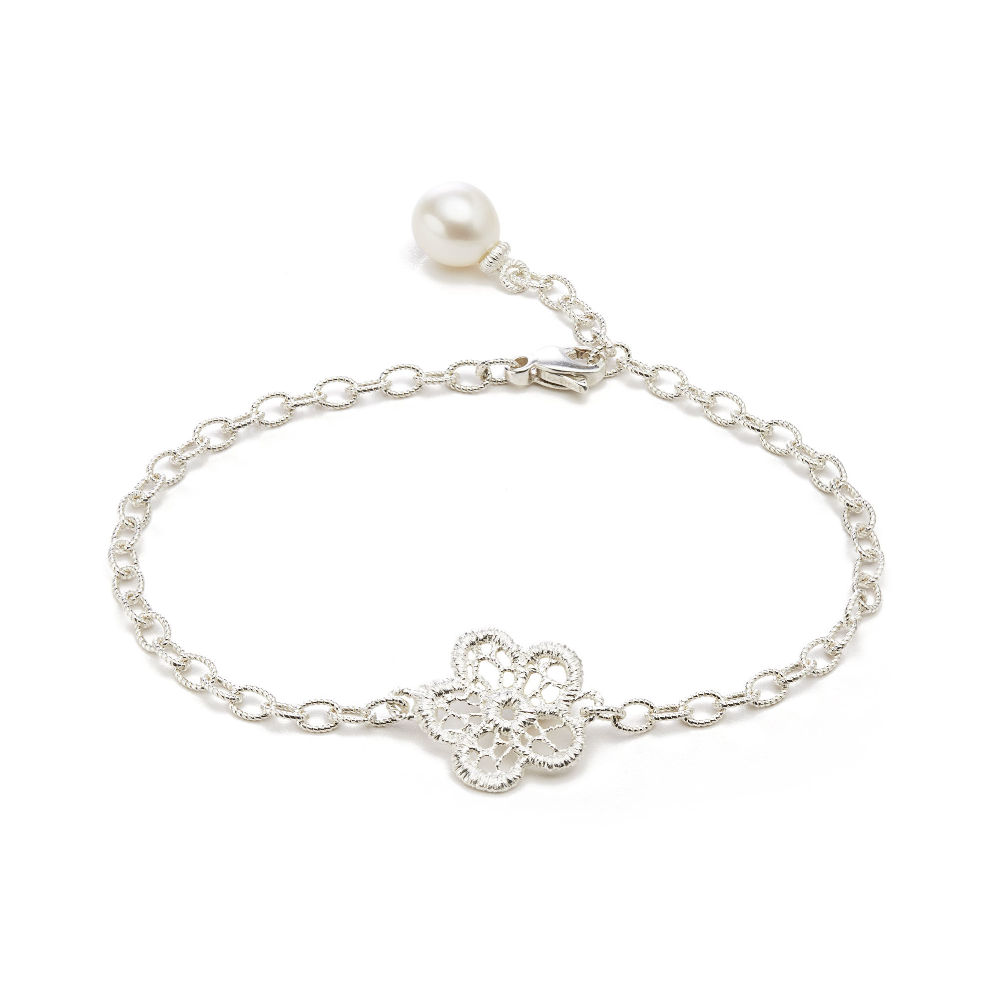 Een 925/1000 zilveren armband van Brigitte Adolph model Lulu met zoetwater parel.