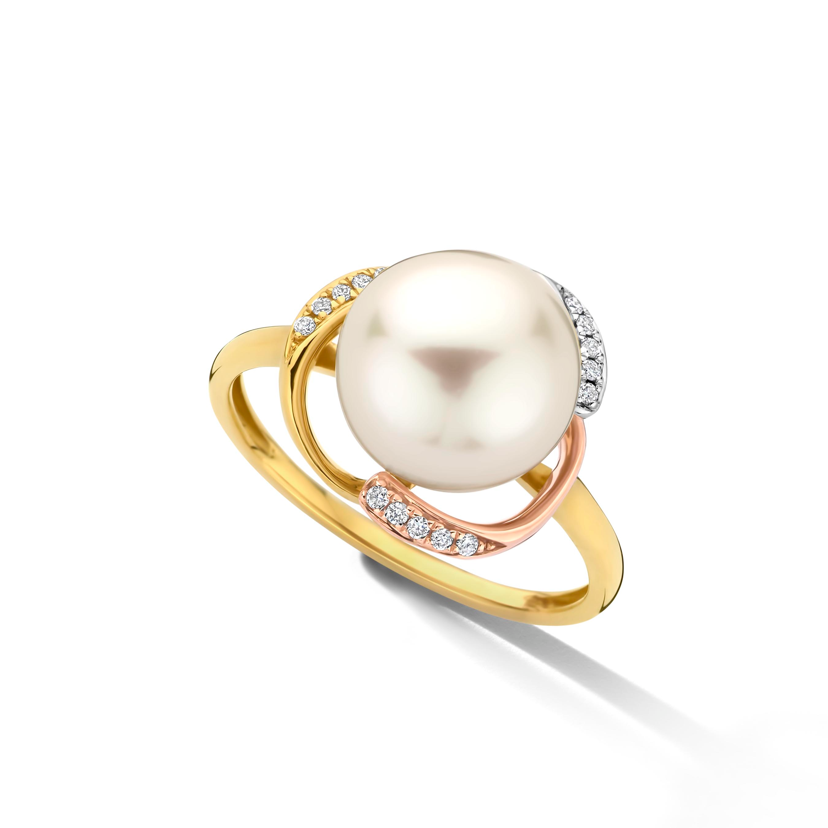 Prachtige 18 kt bicolor ring met 0.05ct natuurlijke briljant en een zoetwaterparel. Geen driekleuren op de ring in voorraad.