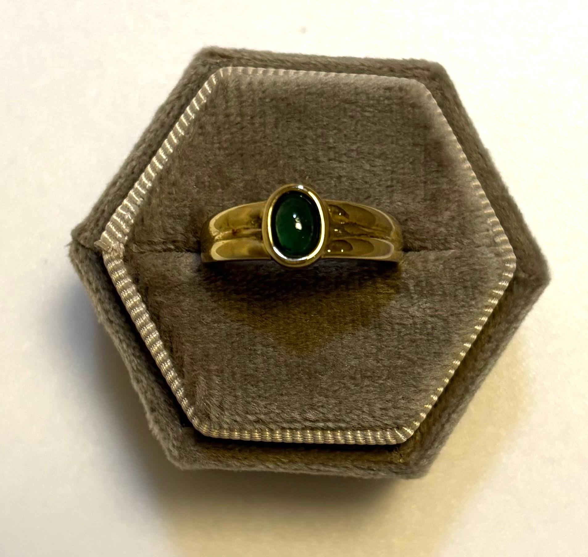 Cabochon geslepen smaragd ring maat 17.25