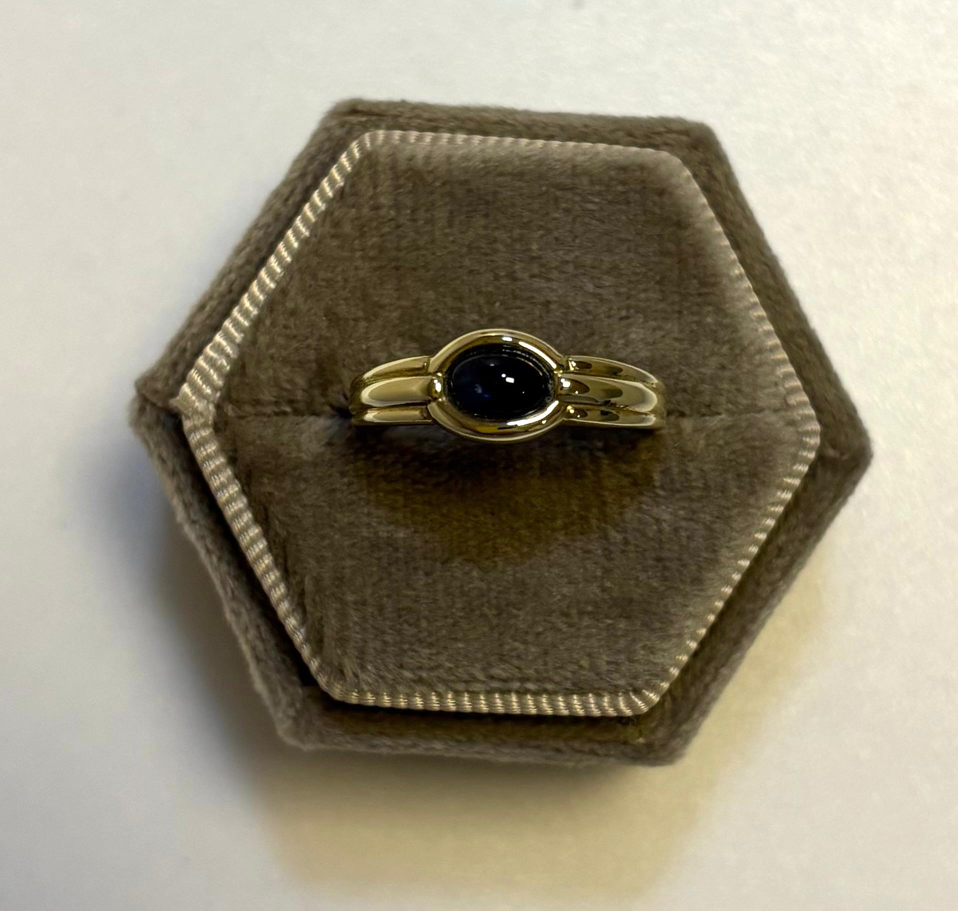 Gouden ring met saffier maat 17.5 2.7gr