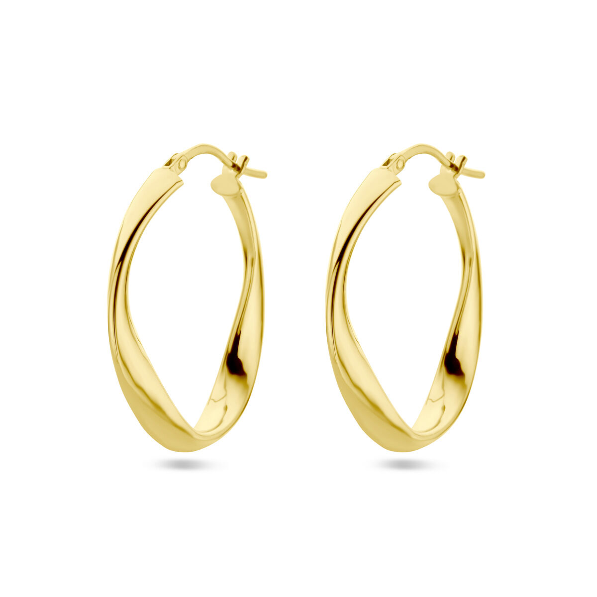 Geelgoud op 925 zilveren oorringen met een afmeting van 31x4mm. Geen garantie op de plating.