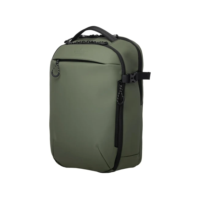 Productbeschrijving

Deze duurzame en praktische rugzak is ideaal voor dagelijks gebruik, werk of reizen. Hij beschikt over een gewatteerd laptopvak met extra tablethoes, geschikt voor apparaten tot 15 inch. Het ruime hoofdvak opent 180° voor gemakkelijke toegang en overzicht. Daarnaast zijn er twee voorvakken met ritssluiting, een zijvak voor een drinkfles, en een met fleece gevoerd brillenvak.

Extra functies zijn onder andere een verborgen ritsvak met RFID-bescherming, ergonomisch gevormde schouderbanden met ademend 3D AirMesh, een in hoogte verstelbare borstriem, compressieriemen voor optimale pasvorm en een stevige draaggreep.

De rugzak is water- en vuilafstotend dankzij een speciale coating, en gemaakt van slijtvaste, duurzame materialen. Hij wordt geproduceerd volgens de EU REACH-normen en is vrij van PFC, PVC en andere schadelijke stoffen. Bovendien wordt er deels gebruik gemaakt van gerecyclede materialen en is de productie onder eerlijke arbeidsomstandigheden tot stand gekomen.

Duurzaam, functioneel en comfortabel – een bewuste keuze voor elke dag.

Gewicht: ca. 1,1 kg
Afmetingen: 30 x 44 x 22 cm
Inhoud: 29 liter