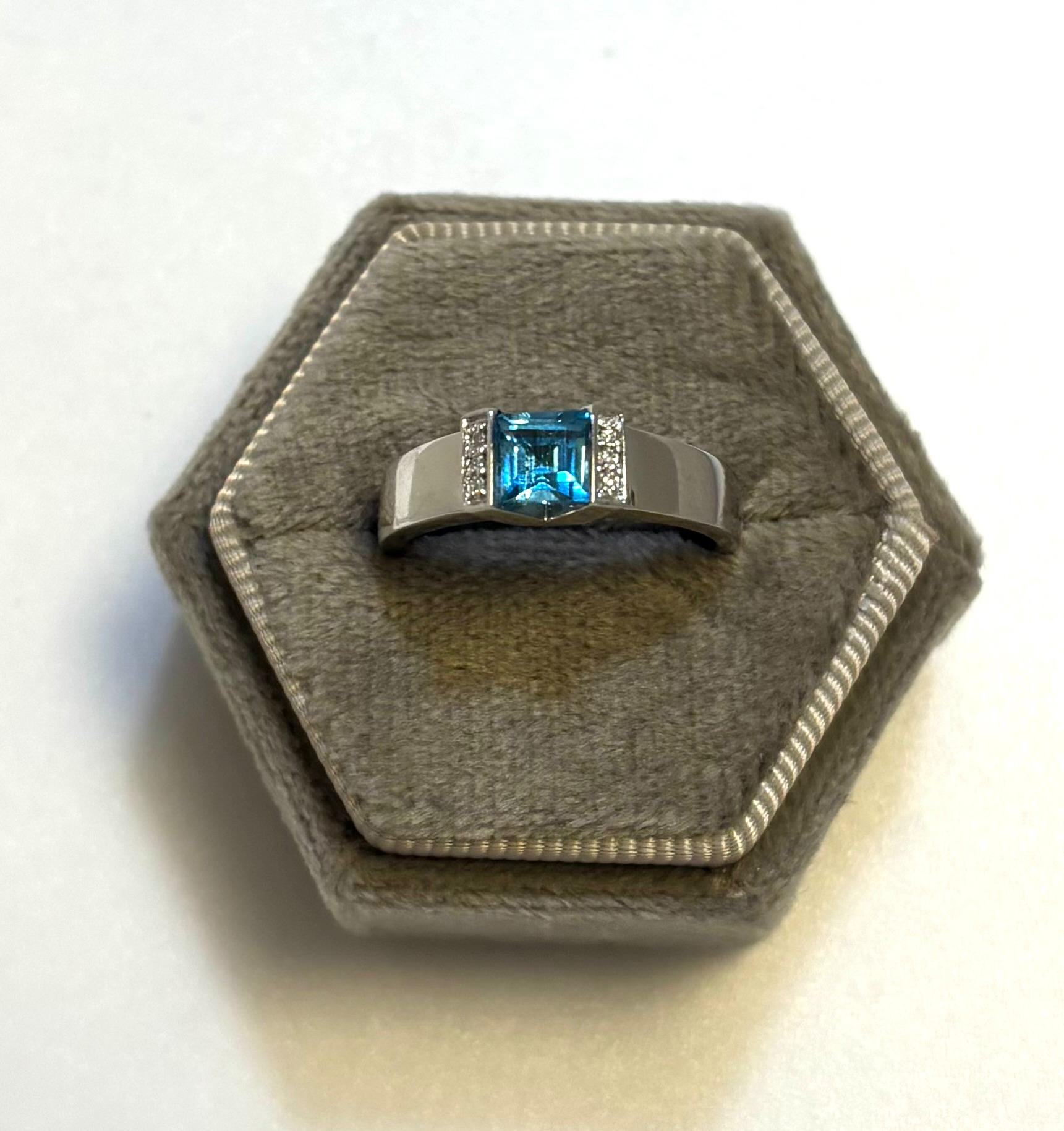 Wit gouden ring met blauw topaas en diamant maat 17.75