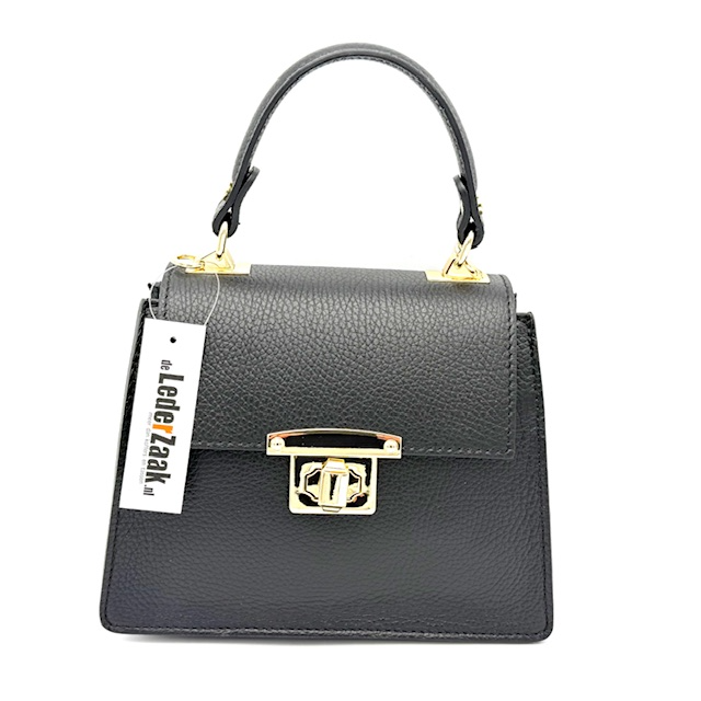 Elegante Handtas met Ketting – Tijdloze Klasse in Dollaro Leer

Deze stijlvolle handtas is een verfijnde toevoeging aan je tassencollectie. Gemaakt van hoogwaardig dollaro leer en afgewerkt met goudkleurige fournituren straalt deze tas pure elegantie uit. De kettingriem geeft de tas een luxueuze en vrouwelijke uitstraling, perfect voor zowel dagelijkse uitstapjes als speciale gelegenheden.

Afmetingen: hoogte 17 cm x breedte 21 cm x diepte 9 cm – compact en toch functioneel

Gemaakt van duurzaam dollaro leer met een luxe structuur

Stijlvolle draai-sluiting op de klep voor een chique afwerking

Ritssluiting onder de klep voor extra veiligheid van je spullen

1 hoofdvak met een intern ritsvak, ideaal voor het overzichtelijk opbergen van je essentials

Elegante kettingriem, comfortabel te dragen op de schouder of crossbody

Deze handtas combineert moeiteloos klasse met praktisch gebruiksgemak – de perfecte finishing touch voor elke look.